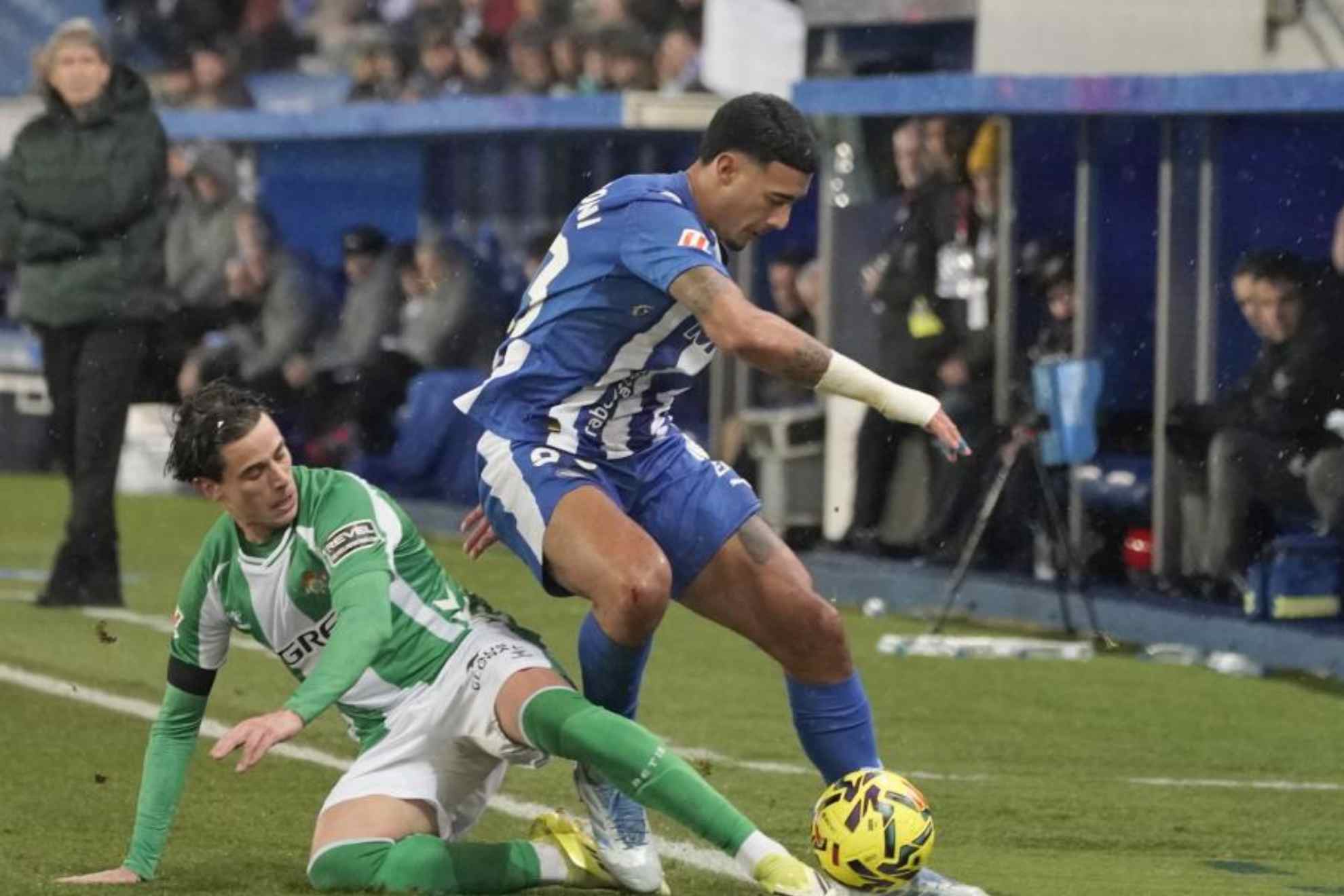 Protesoni, en un partido del Alavés. LINO GONZÁLEZ (MARCA)