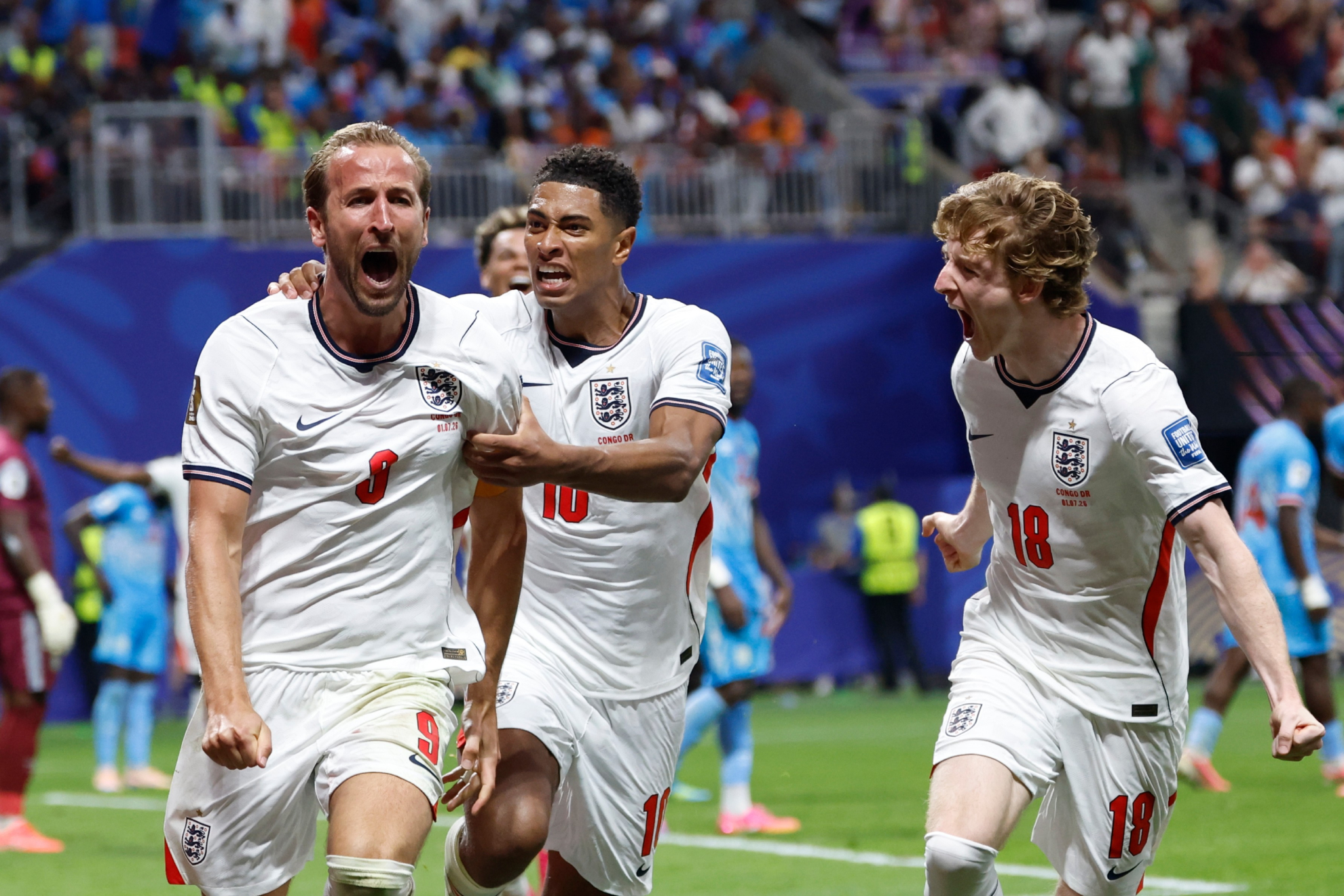 Bellingham y Gordon celebran uno de los siete goles de Kane en el Mundial.