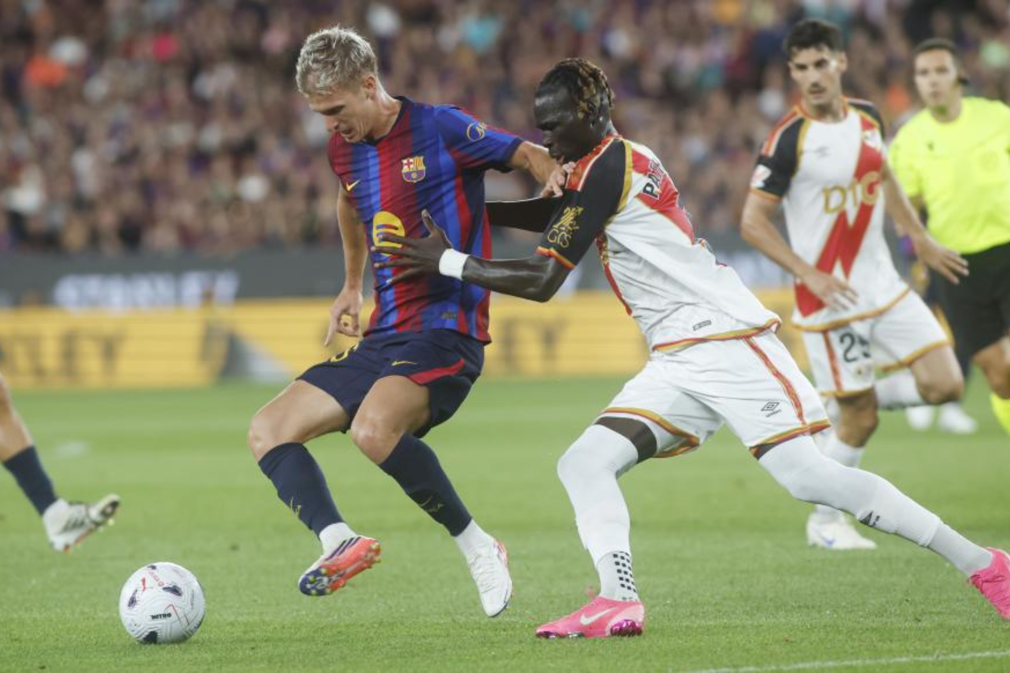 Dani Olmo, durante un partido. FRANCESC ADELANTADO