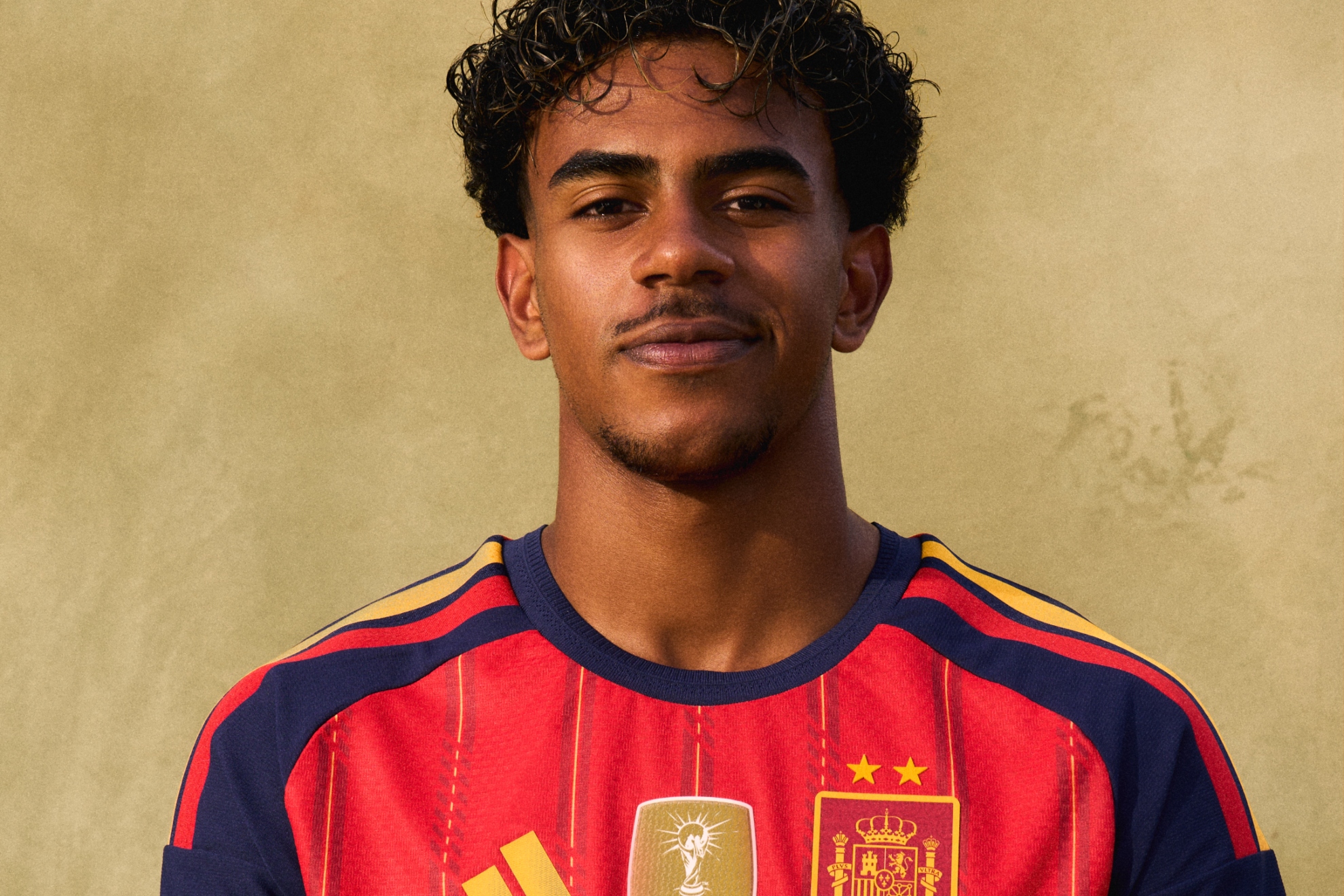 Así luce la nueva equipación de España con las dos estrellas ADIDAS