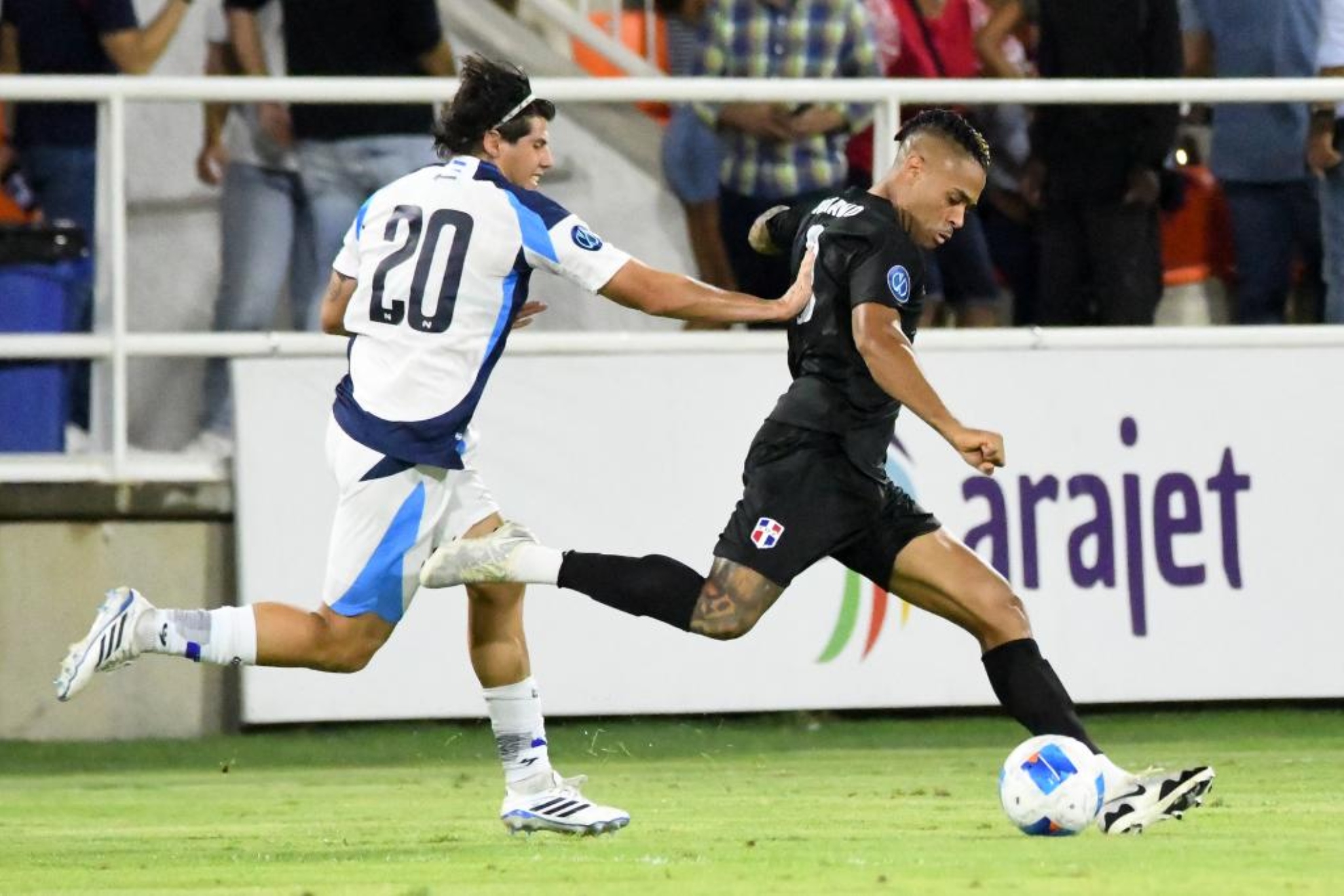 Mariano Díaz dispara a puerta contra Nicaragua. EFE