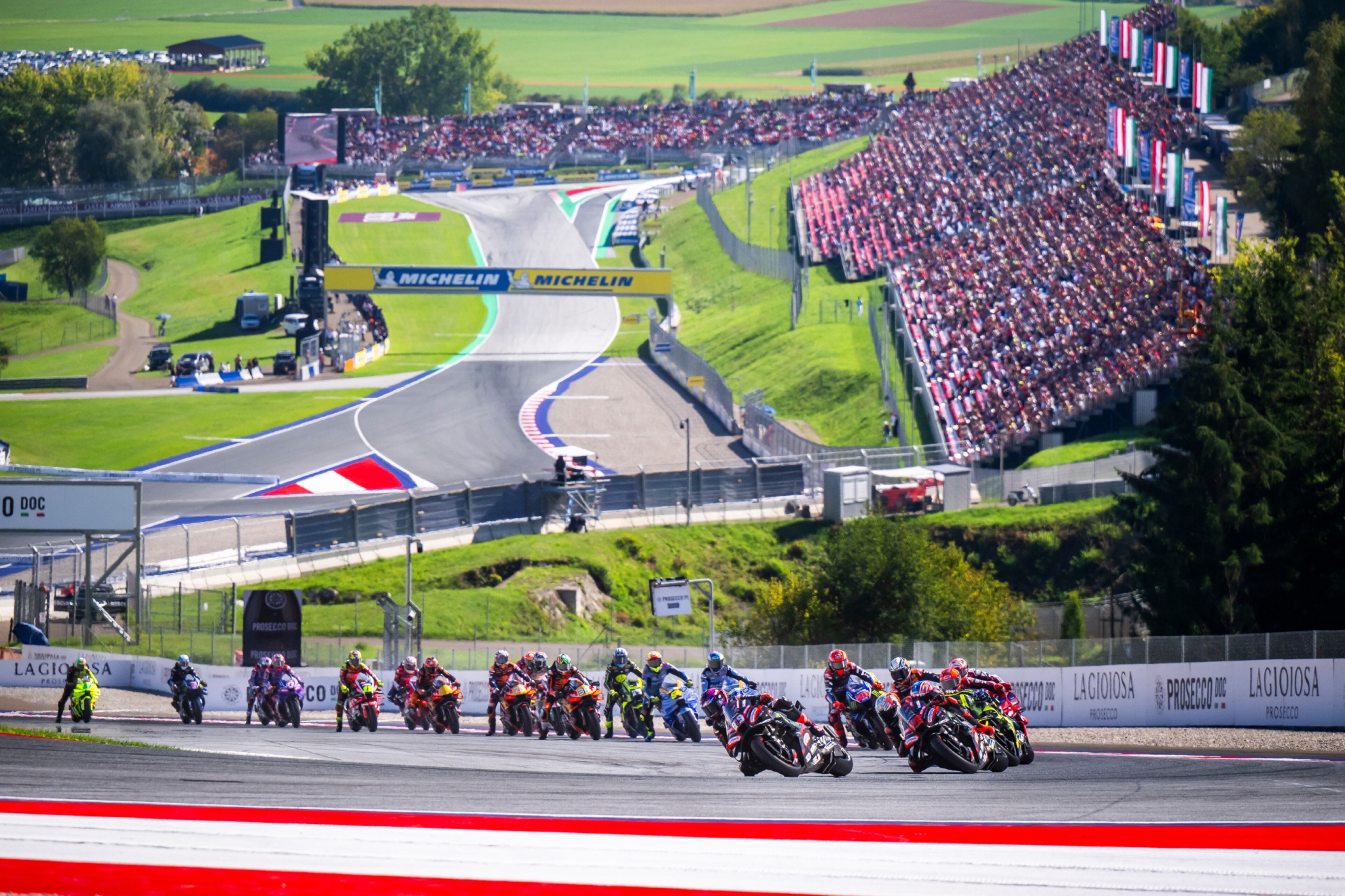 Una de las primeras vueltas del Gran Premio de Austria. RED BULL
