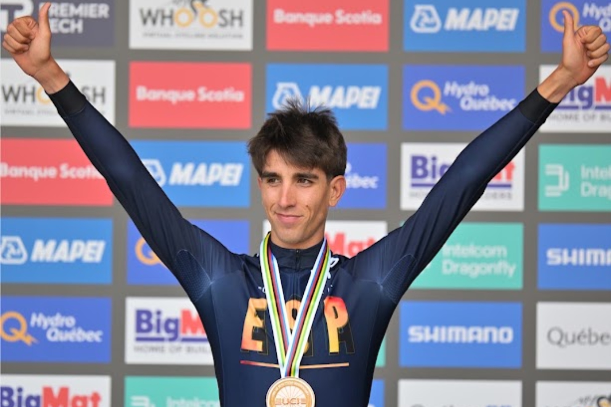 Héctor Álvarez, con el bronce de la crono. RFEC