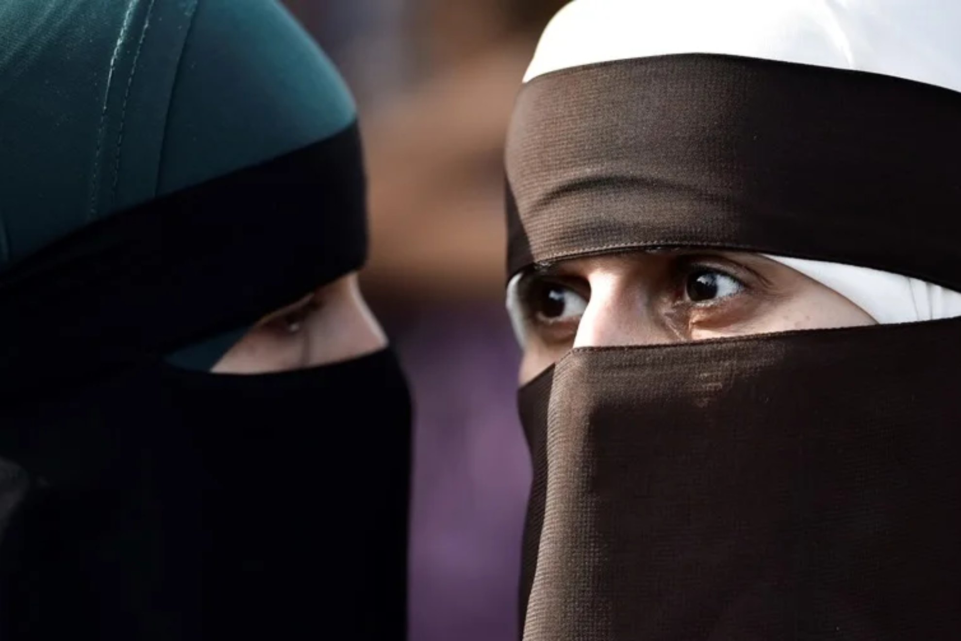 El Ayuntamiento de Lleida prohíbe llevar en los espacios públicos el burka o el niqab. EFE