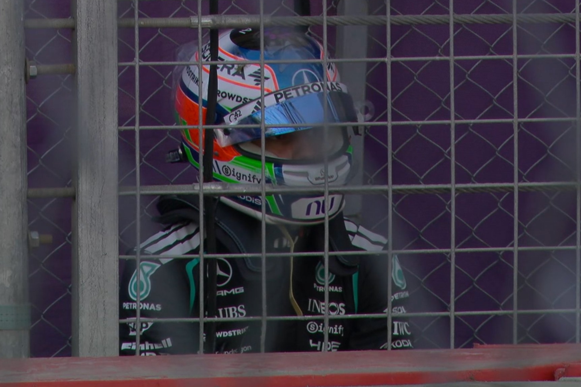 Antonelli, al bajarse del coche. F1
