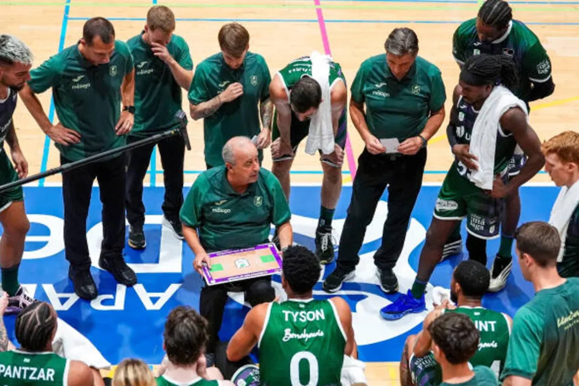 Txus Vidorreta, en un tiempo muerto durante un encuentro de pretemporada. @unicajaCB