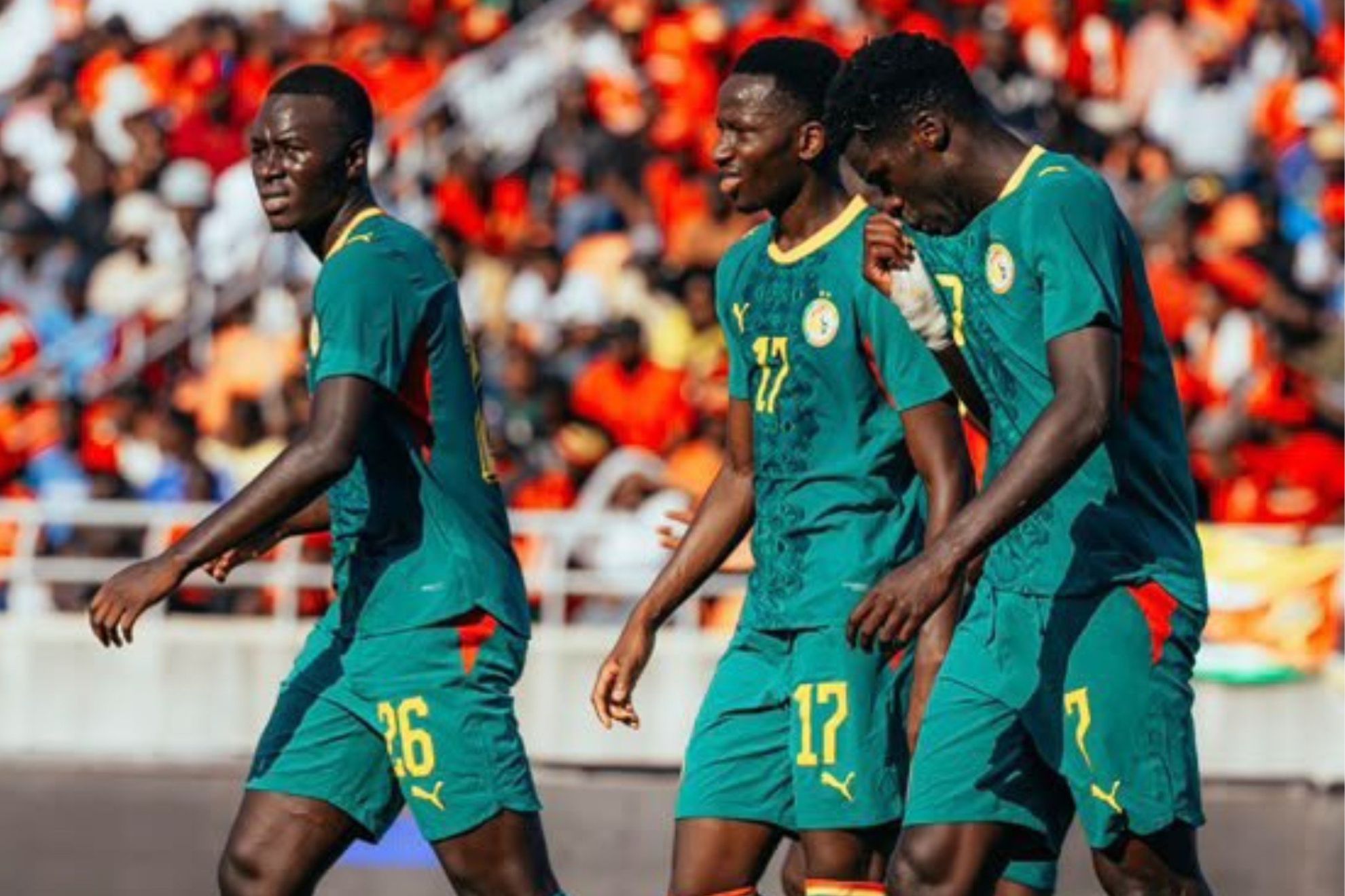 Los jugadores de Senegal, contrariados tras el gol de Geny Catamo