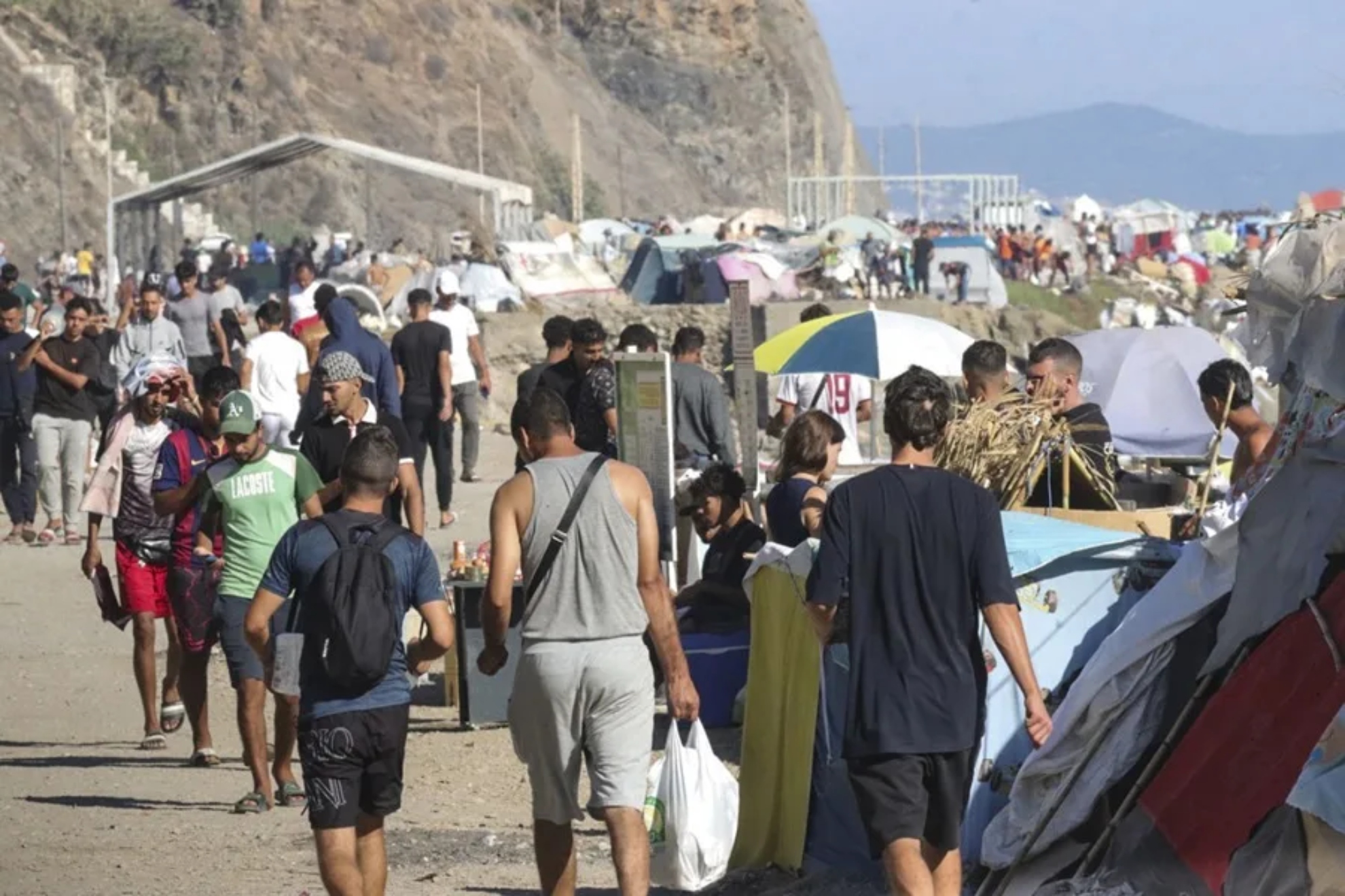 Vista de la playa del Trampolín en Ceuta. EFE