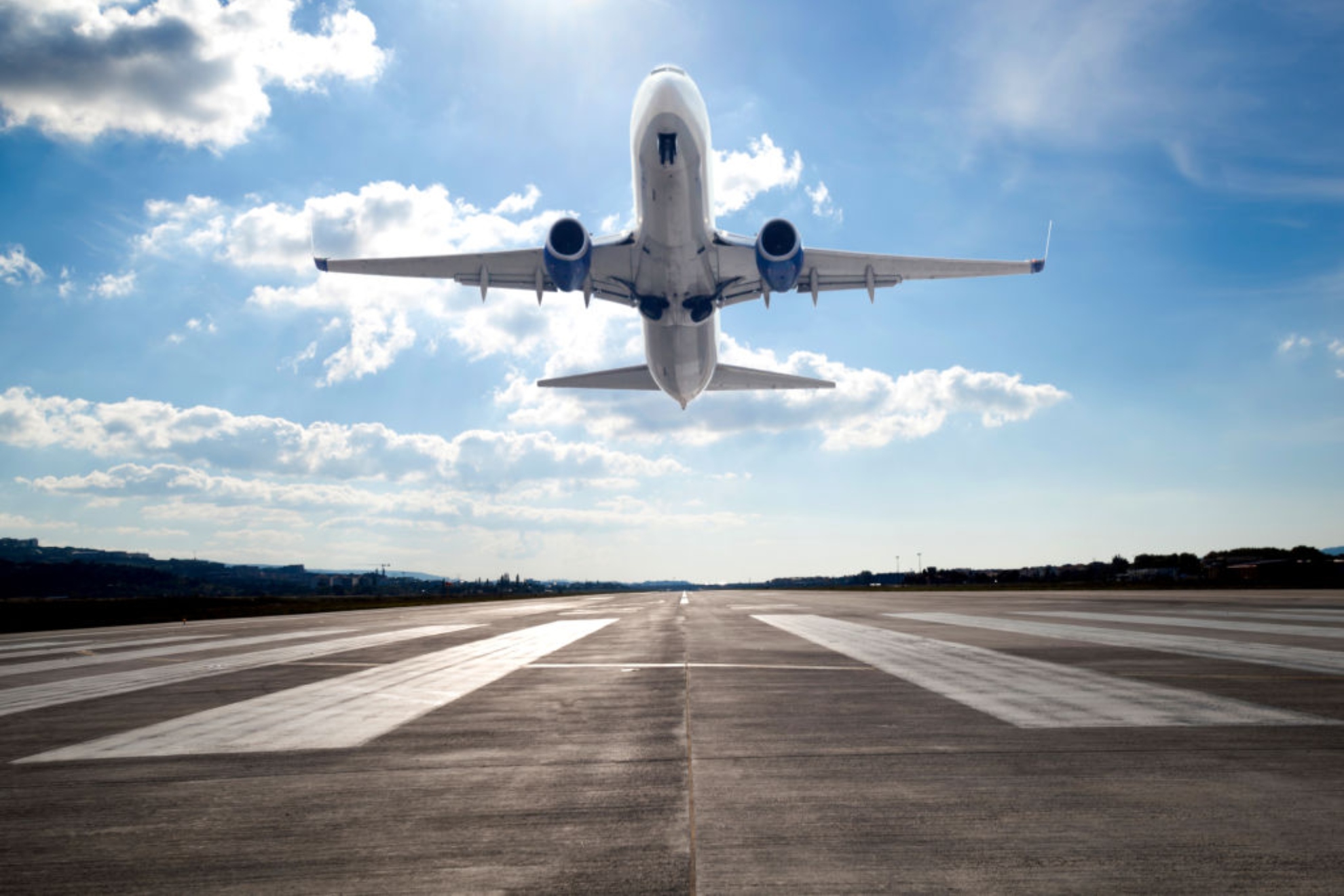 Imagen de recurso de un avión aterrizando. Pixabay.