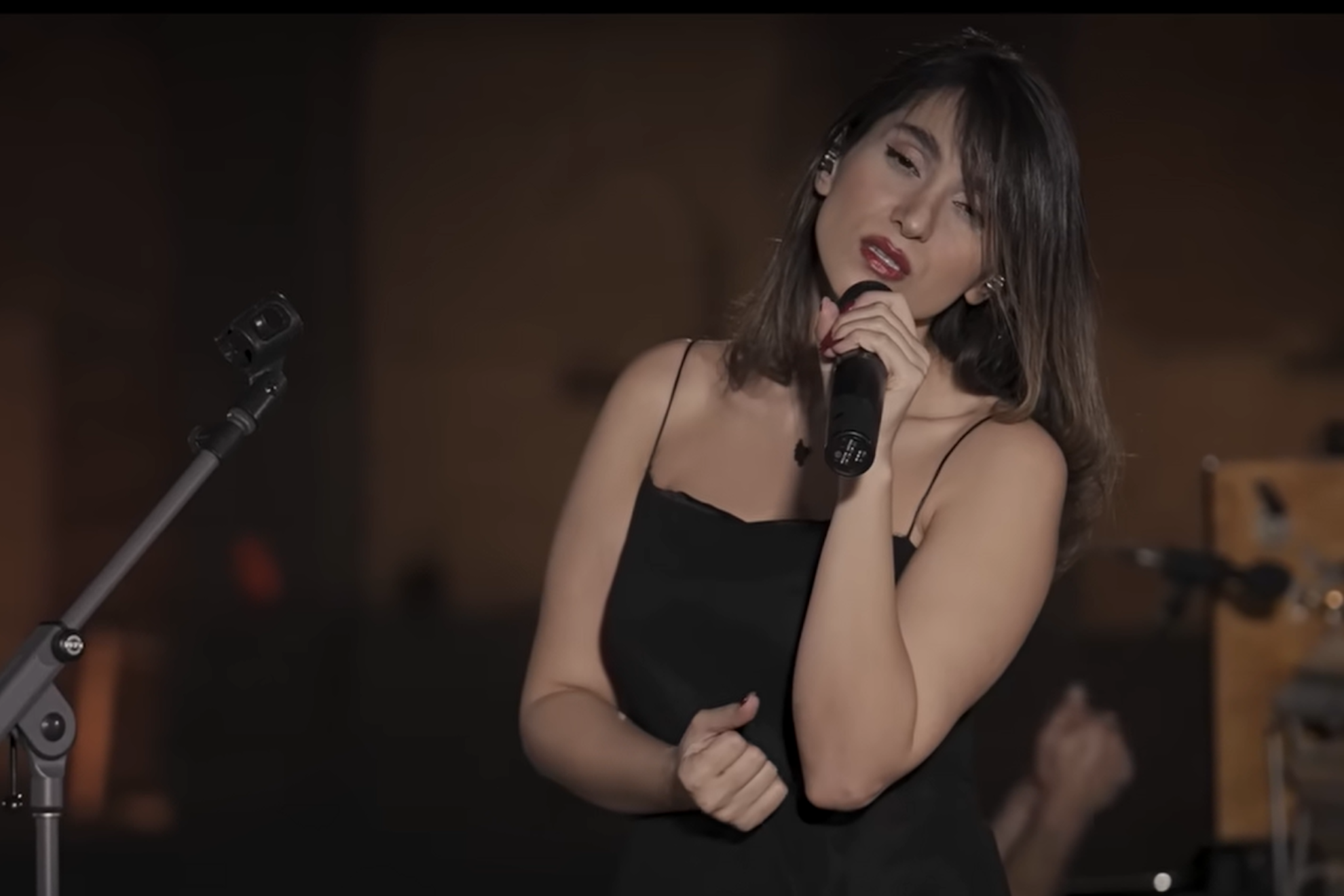 Parastoo Ahmadi, sin velo, en el concierto virtual YouTube