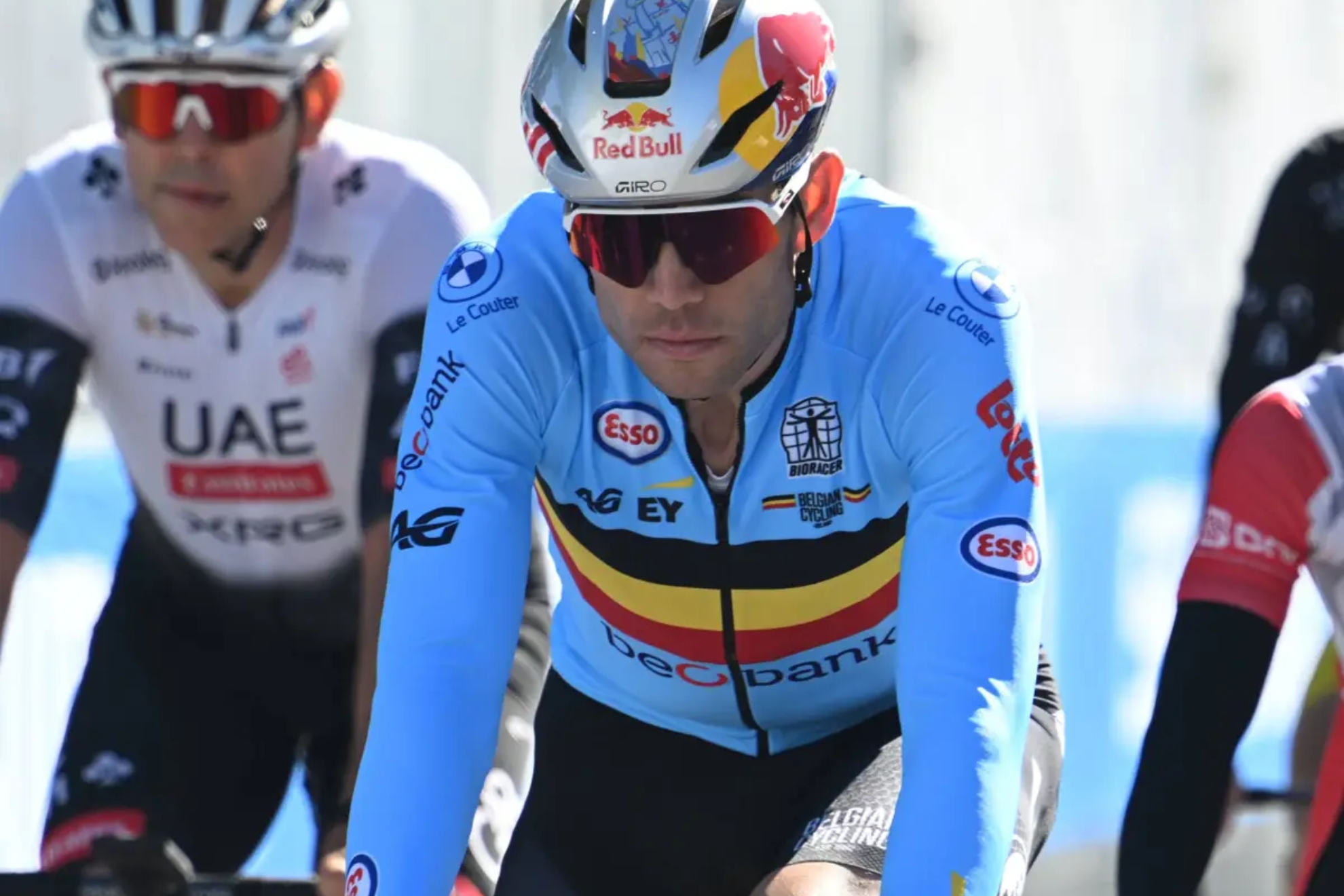 Van Aert, entrenando.