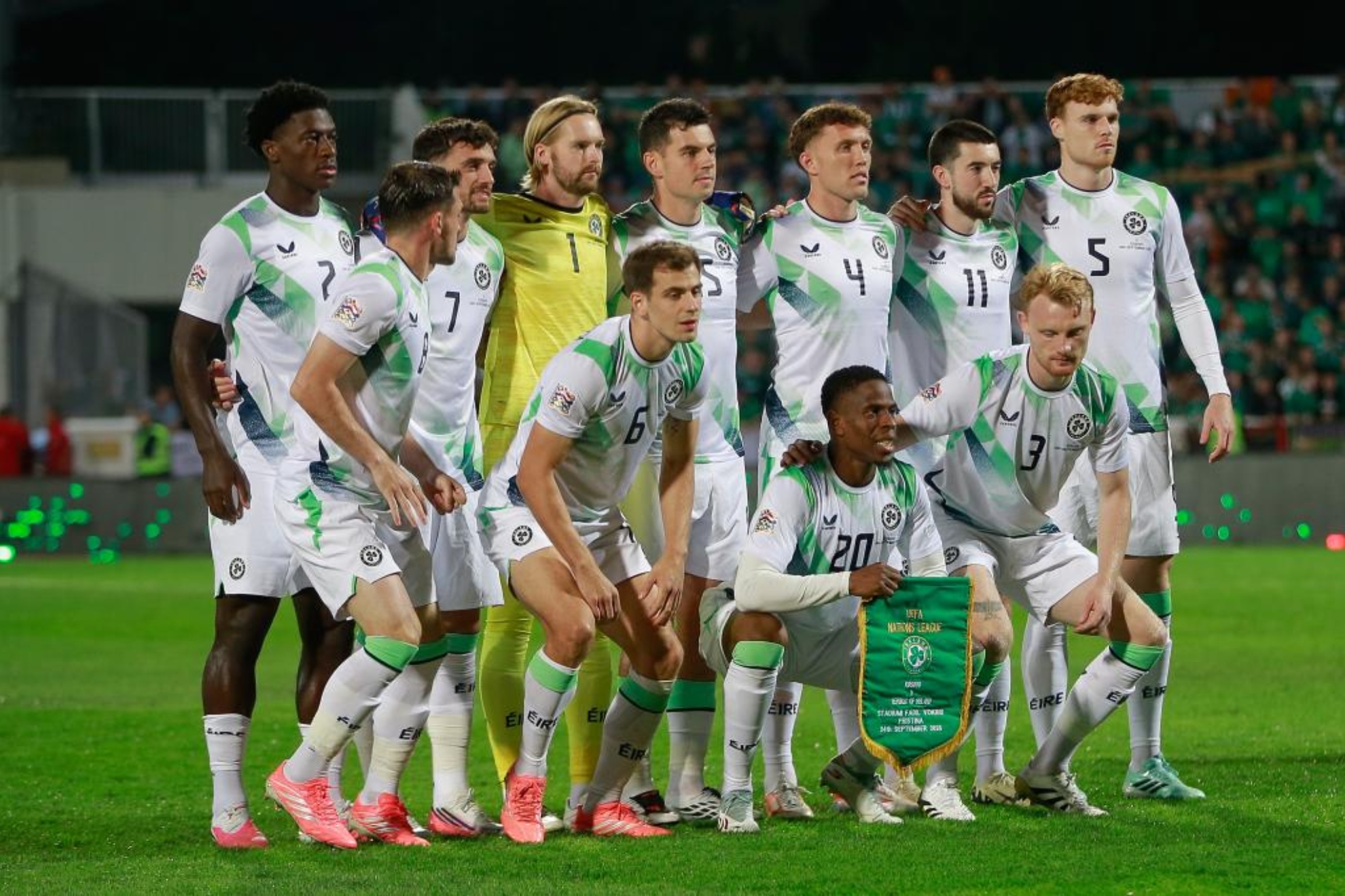 Los jugadores de Irlanda antes del partido con Kosovo. LAPRESSE