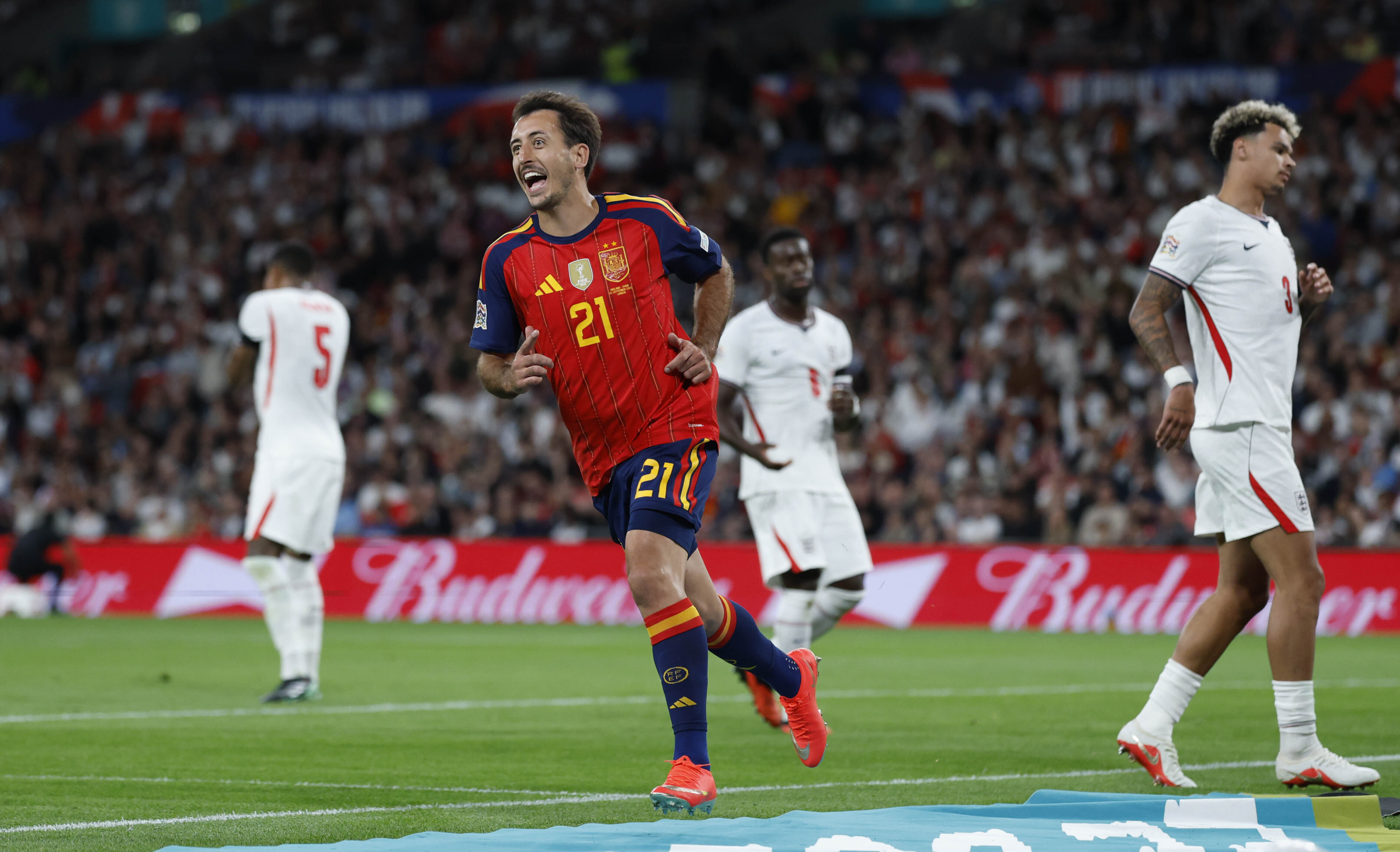 Oyarzabal celebra el 3-2.