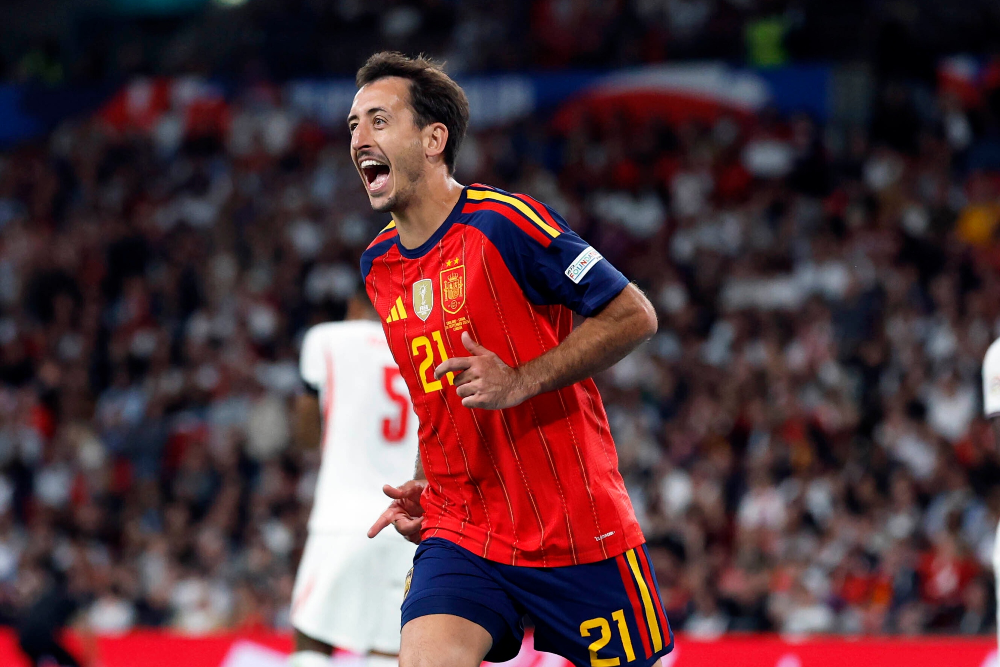 Oyarzabal celebrando el 2-3.