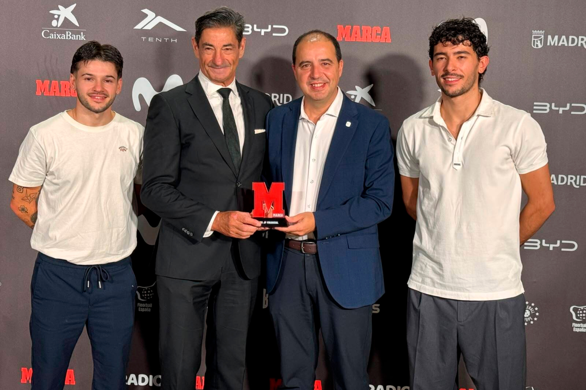 José Manuel Saorín Sánchez,presidente de la Junta Directiva; José Carlos Delgado del Villar, director general, y los jugadores Pani y Pirata. Carlos Fernández