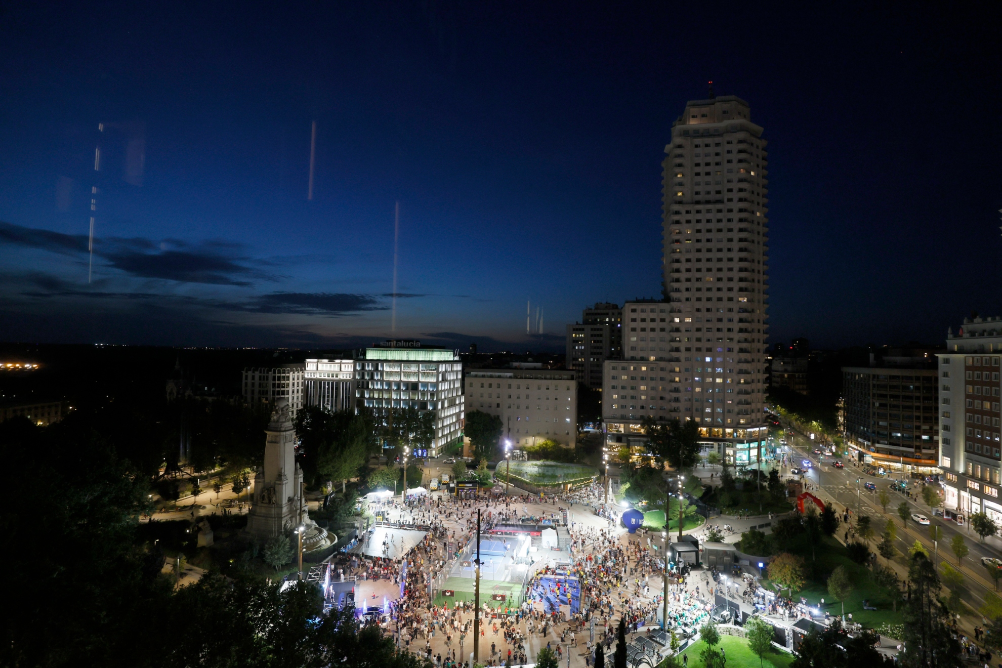 La Plaza de España convertida en una fiesta deportiva.
