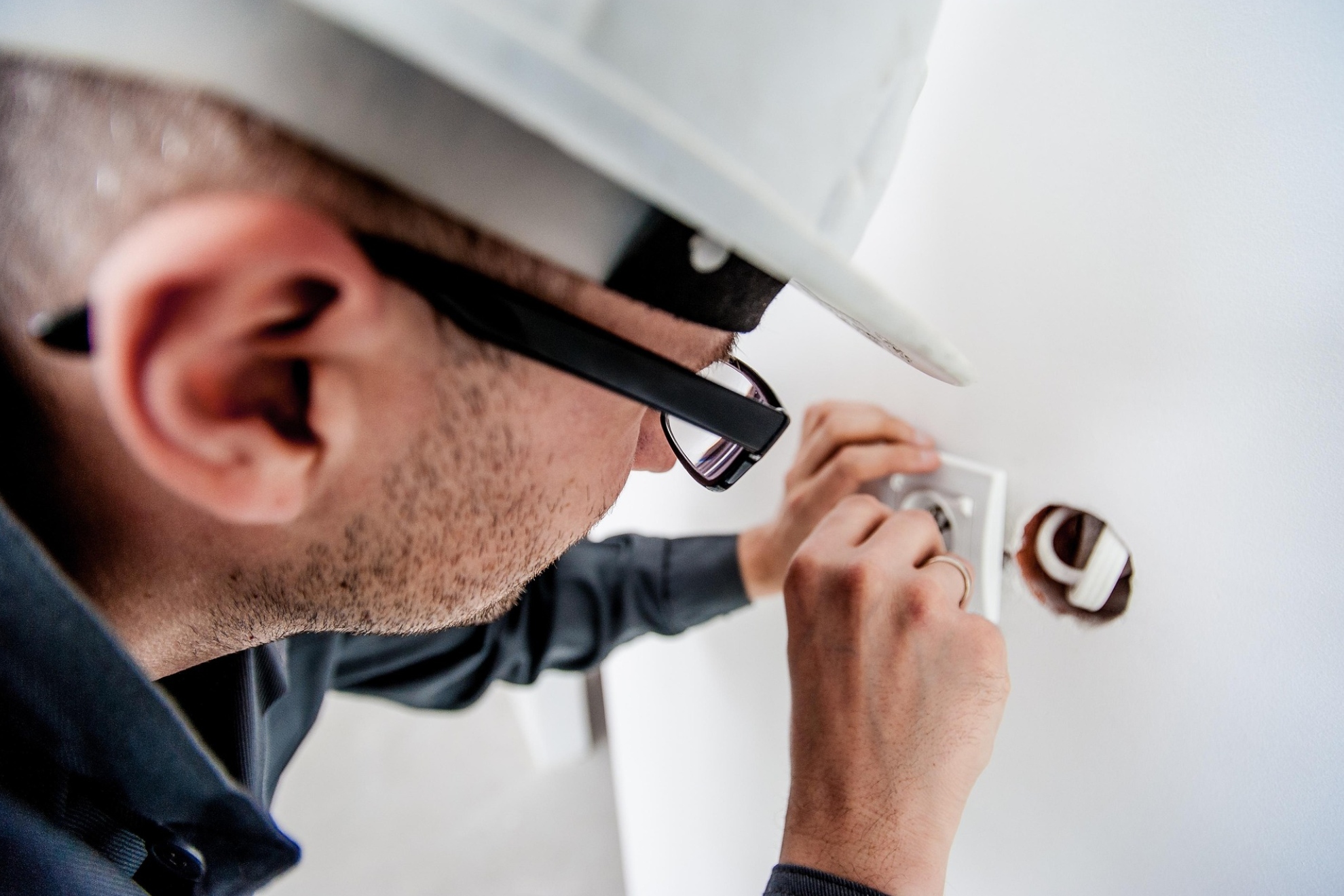 El truco de los electricistas para saber si se está sobrecargando una regleta Pixabay