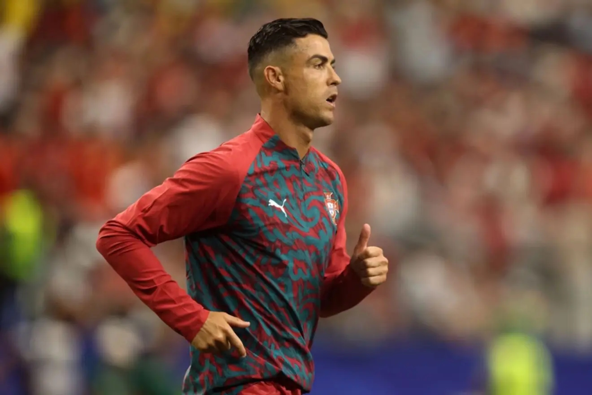 Cristiano Ronaldo vivió un momento entrañable con unos aficionados en Noruega que rápidamente se hizo viral