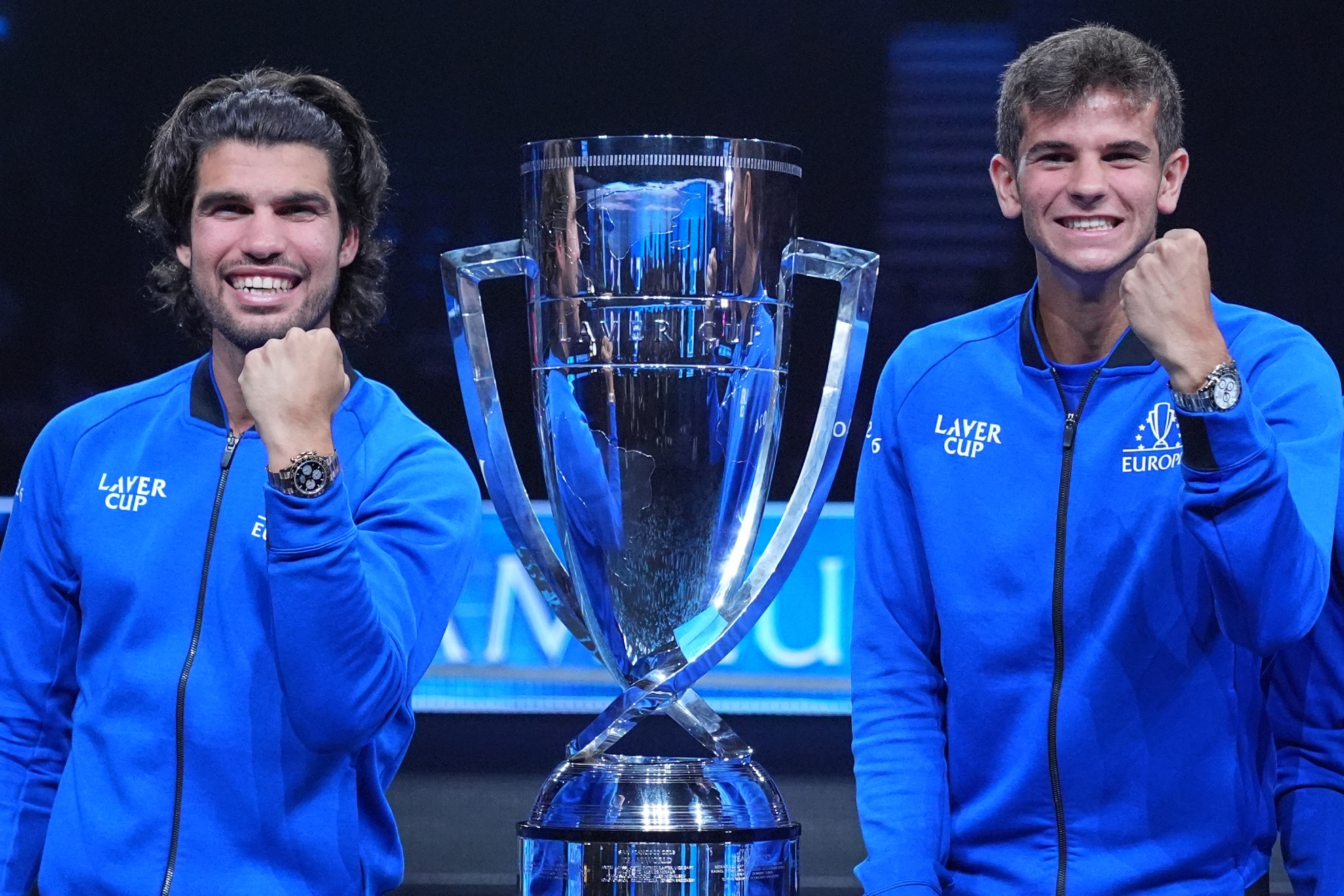 Alcaraz y Jódar, con el trofeo.
