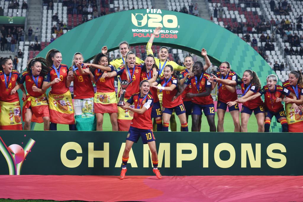 Spain players celebrate with the trophy after the Women's U20 World Cup final soccer match between Spain and North Korea in Lodz, Poland, Sunday, Sept. 27, 2026. (AP Photo/Beata Zawrzel)