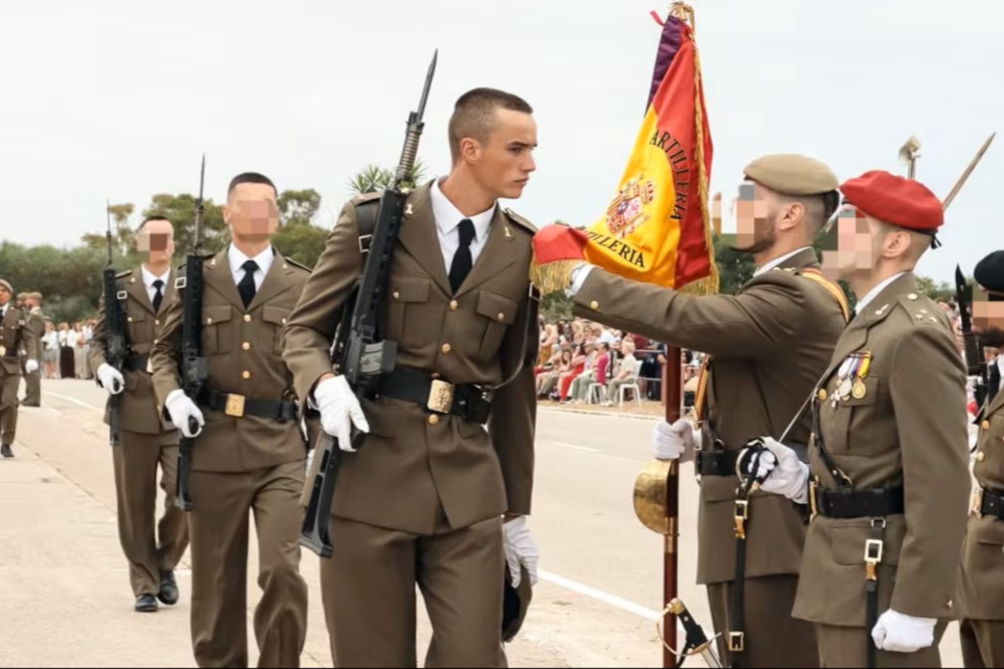 Carlos Garach jura bandera