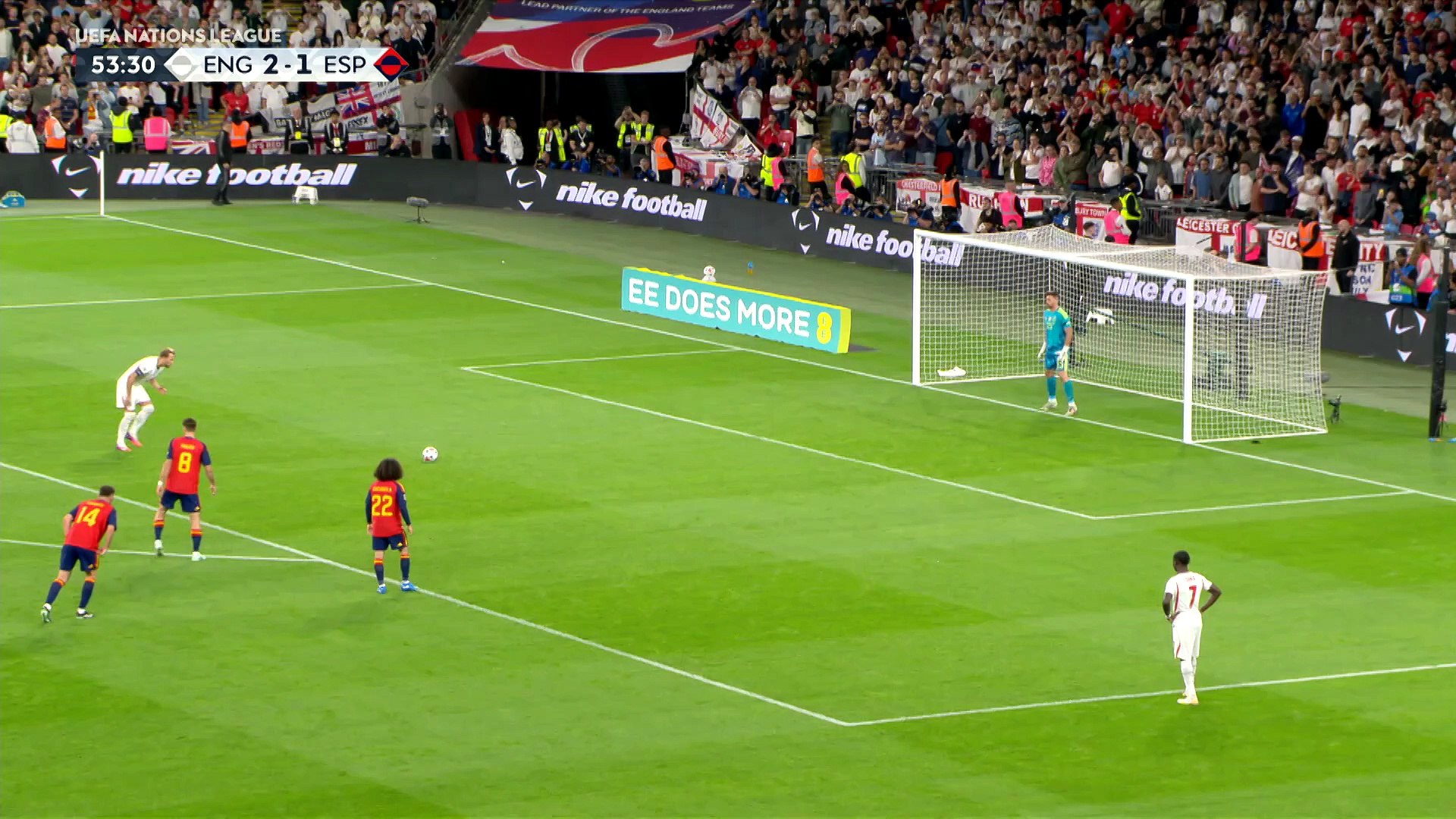 Doble toque de Kane en el penalti... y libre indirecto para España