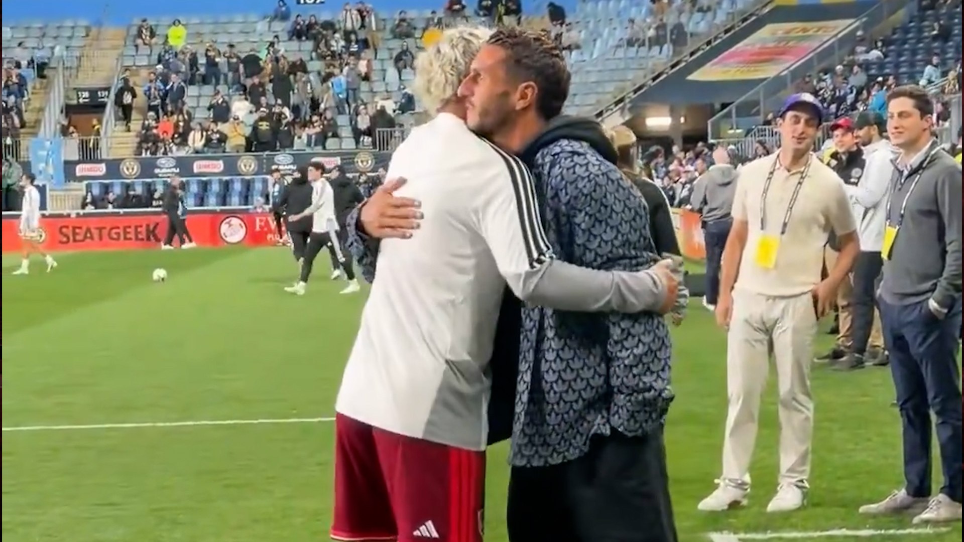 En la previa del partido del Orlando City el jugador francés recibió la visita de su excompañero 