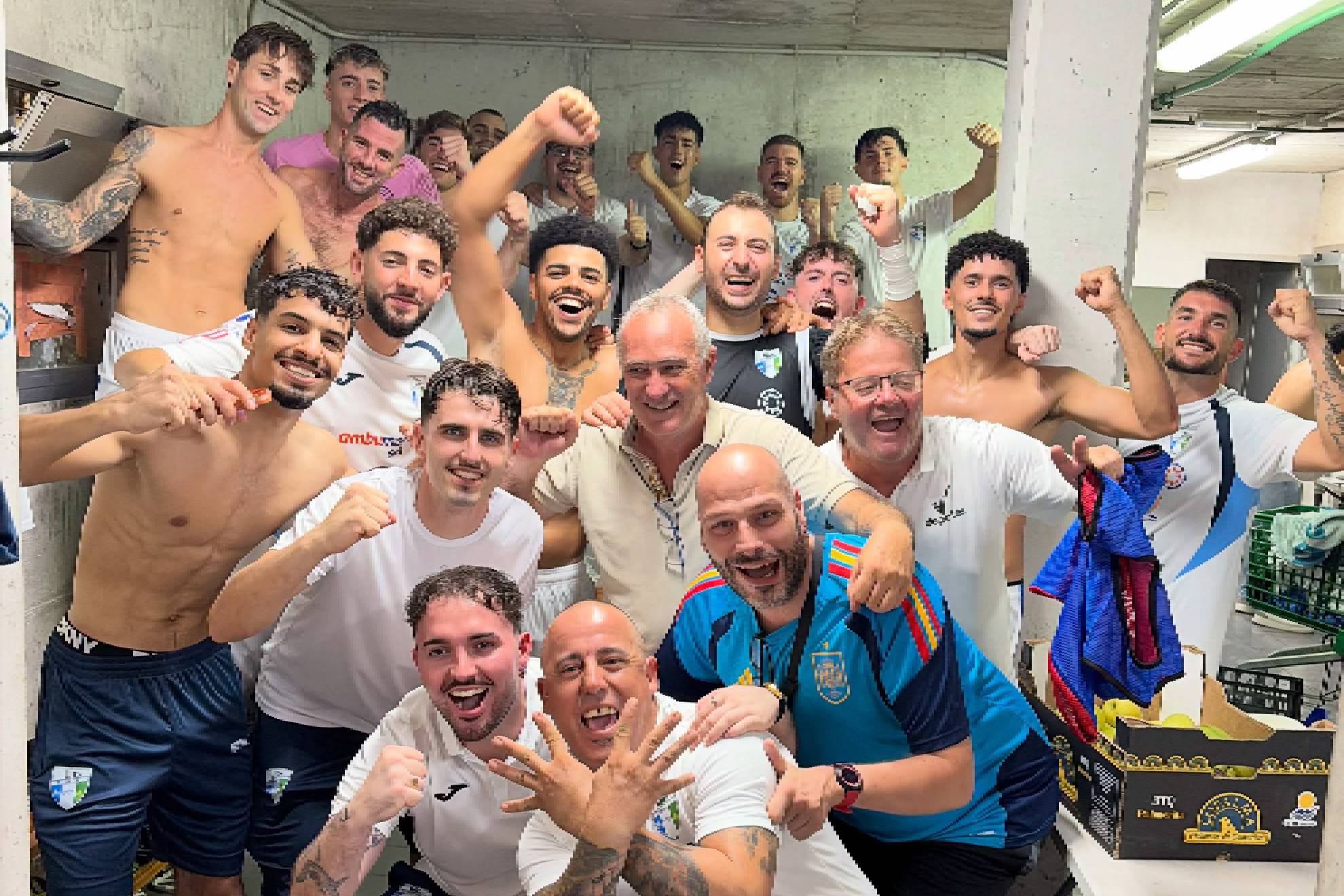 El vestuario del PInatar fue una fiesta tras la goleada sobre el Atlético Melilla