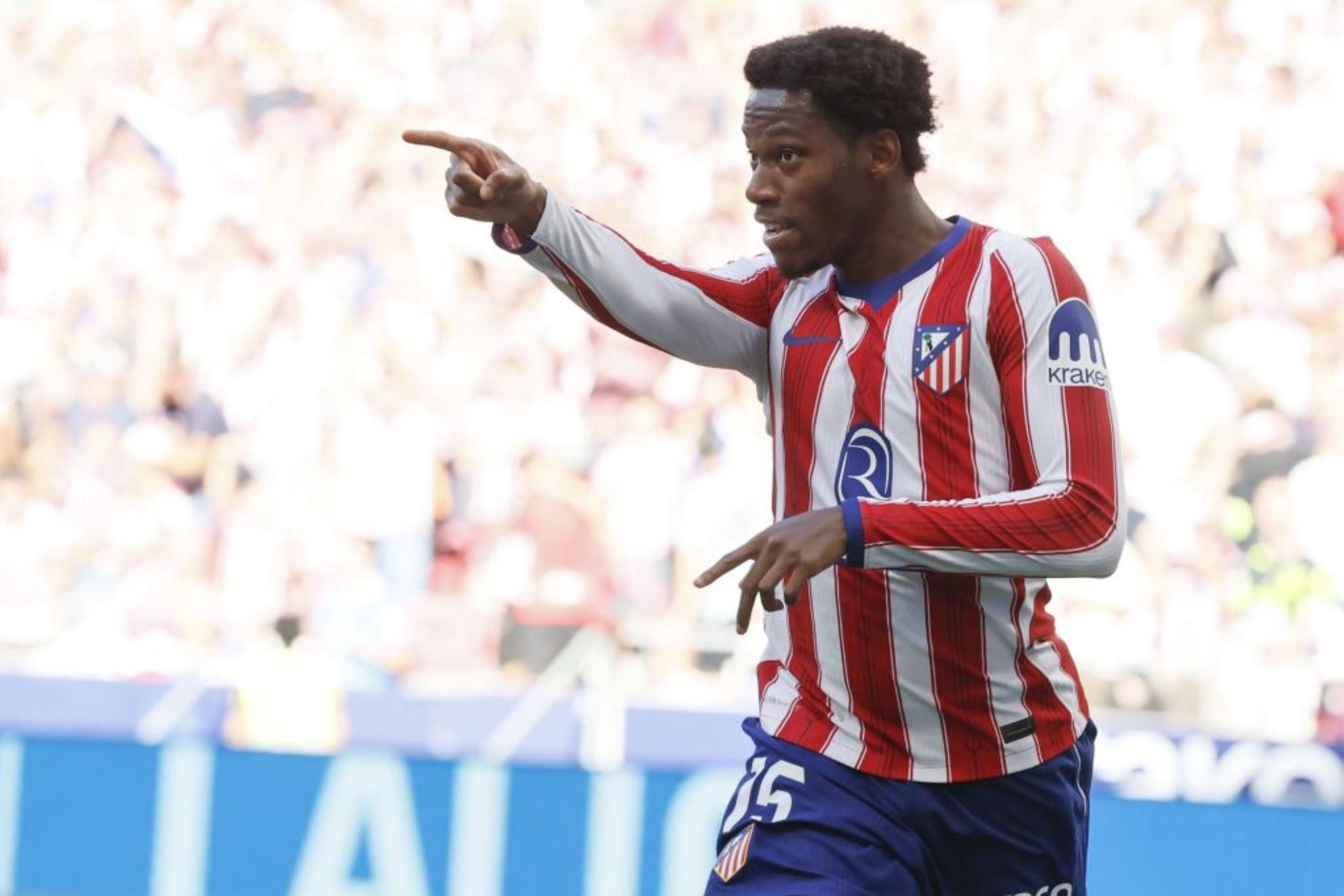 Jonathan David celebra su gol al Madrid.