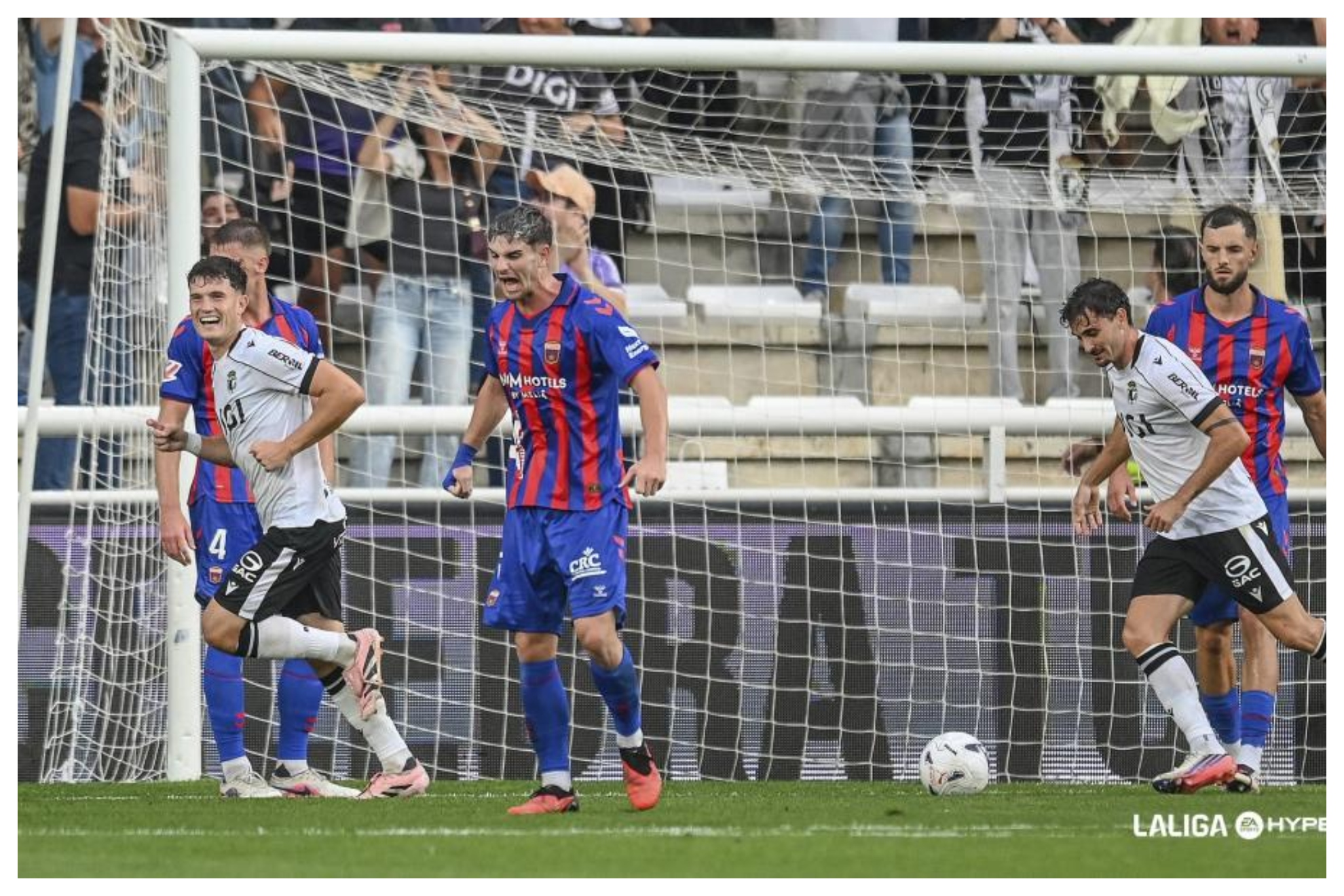 Gesto de rabia de Álex Serra tras el gol de David González en El Plantío LALIGA