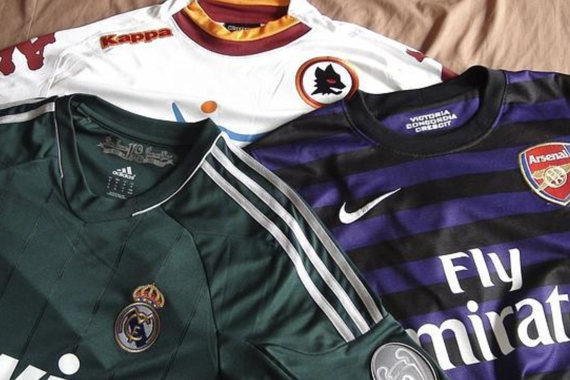 Golpe de la Agencia Tributaria a la falsificación de camisetas de Selecciones y clubes europeos EFE