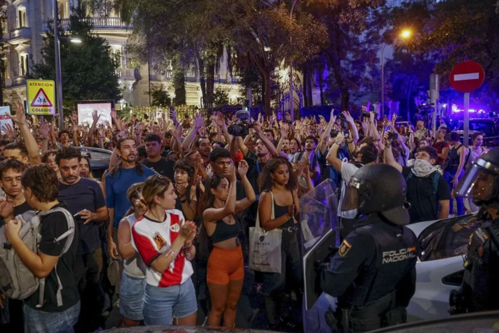 Imagen de las protestas por el desahucio de Maricarmen EFE