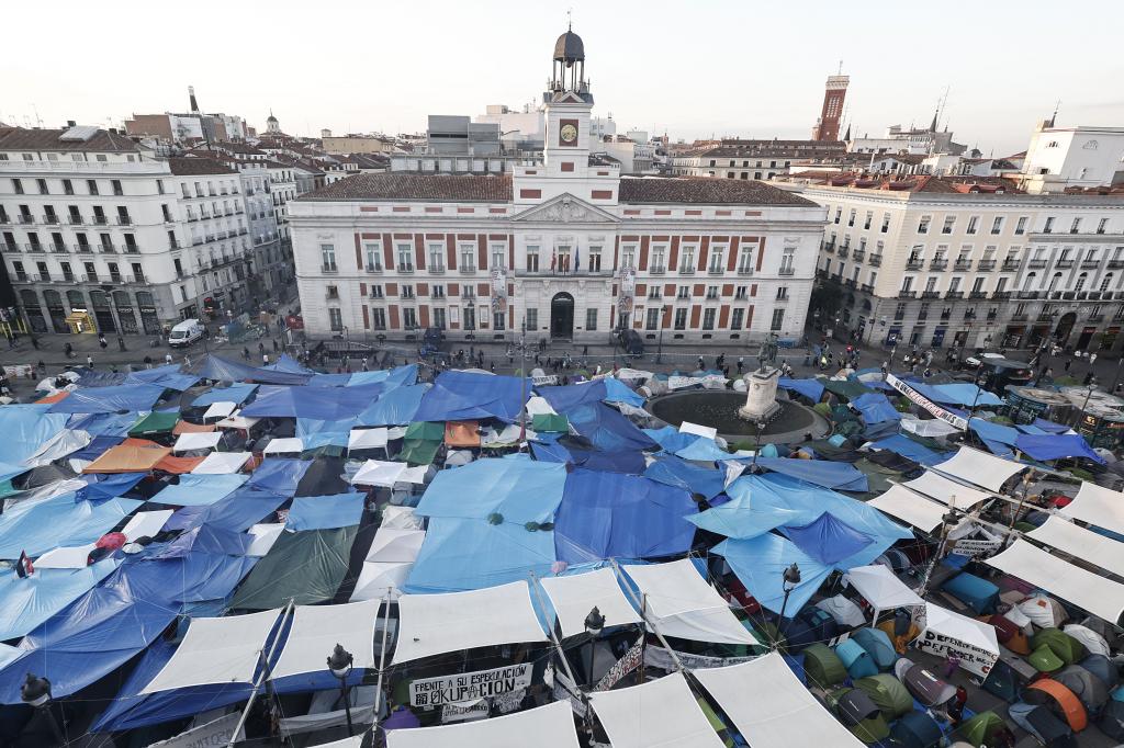 La acampada de la Plaza del Sol, en Madrid. EFE