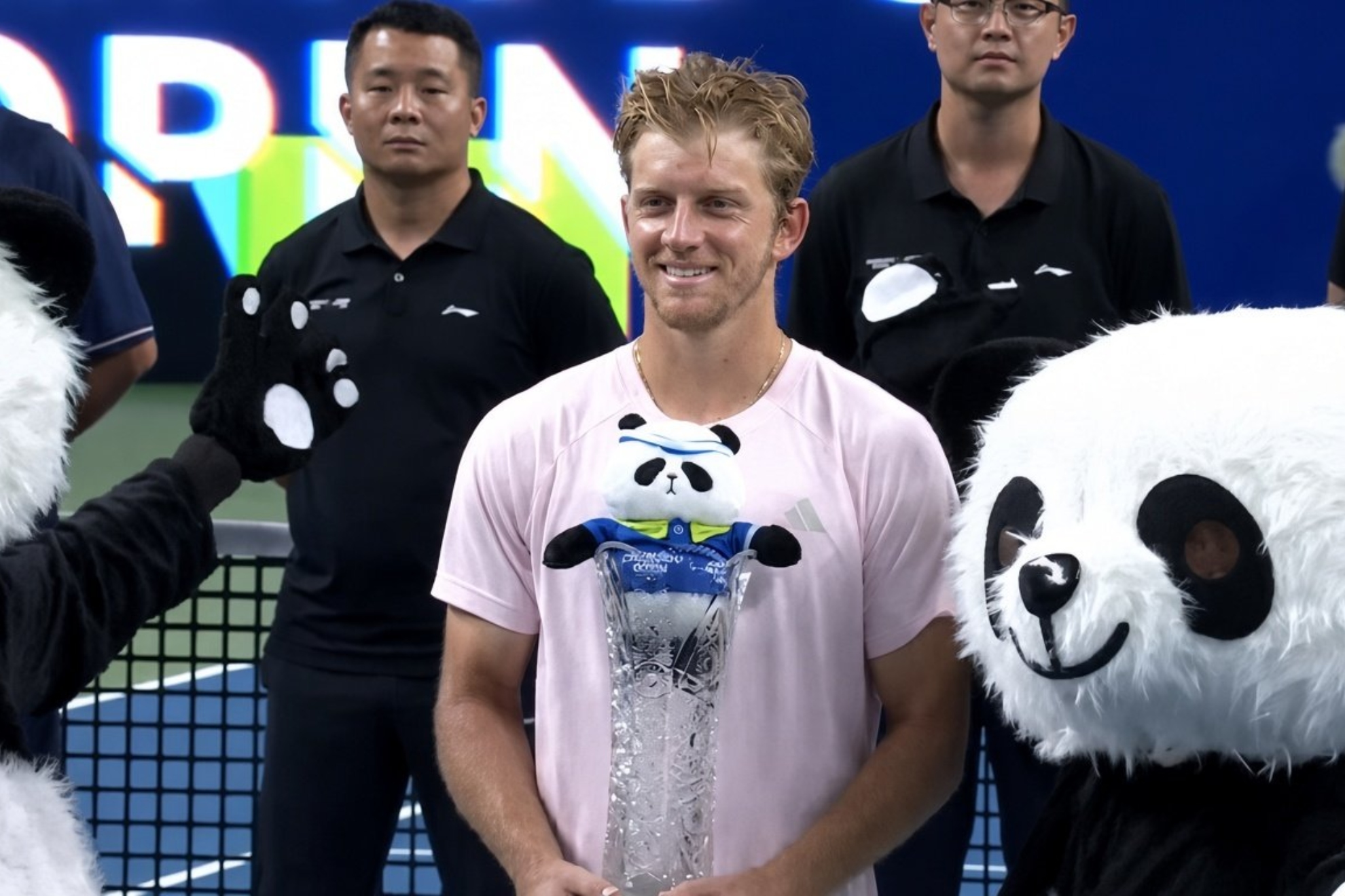 Davidovich, con el trofeo de Chengdu.