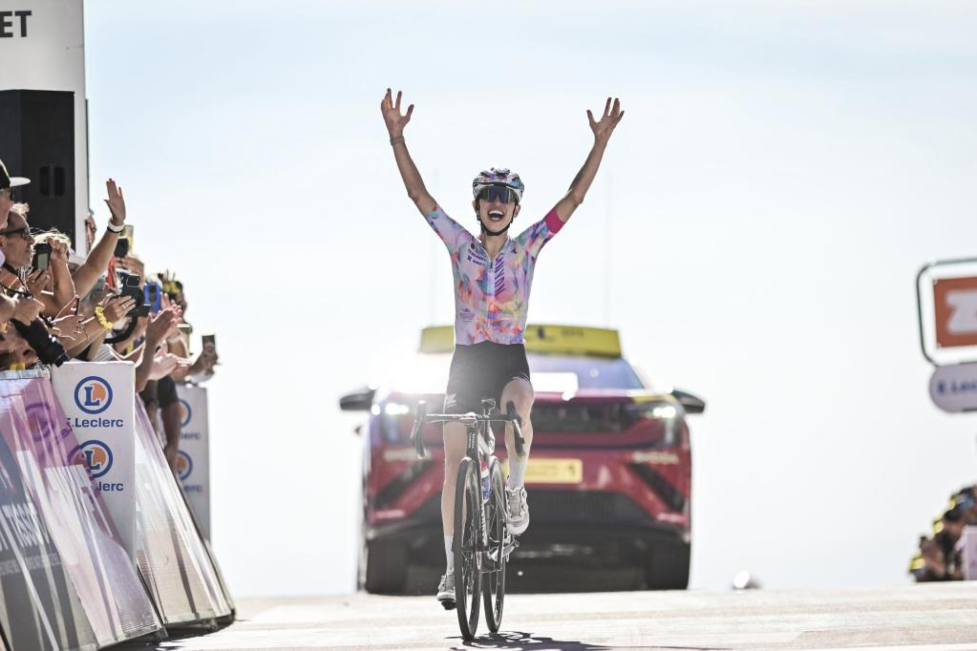 Niewiadoma, en su victoria en el Mont Ventoux en el Tour de Francia 2026.