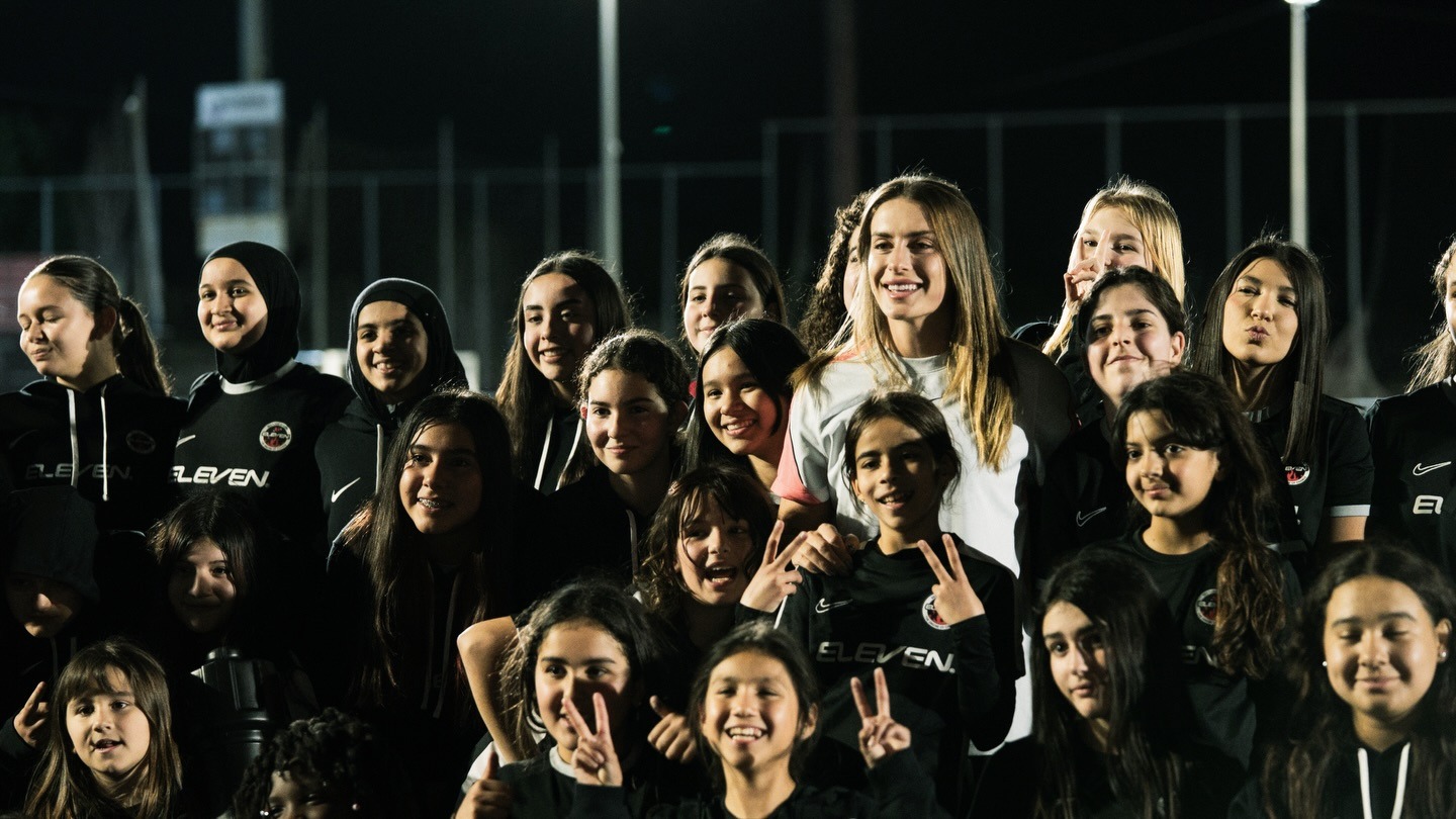 Alexia Putellas con niñas de la Fundación Eleven Fundación Eleven