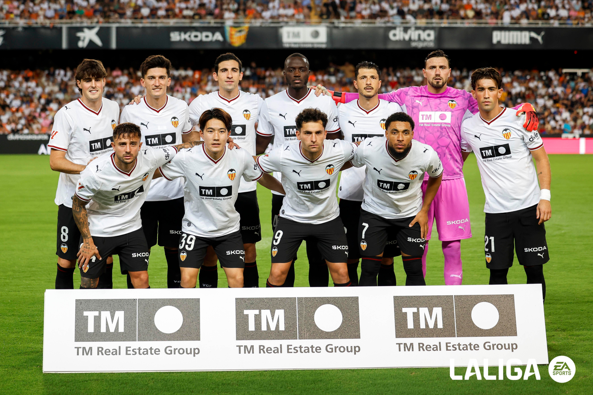 Una imagen de un once titular del Valencia de un partido en Mestalla. LALIGA
