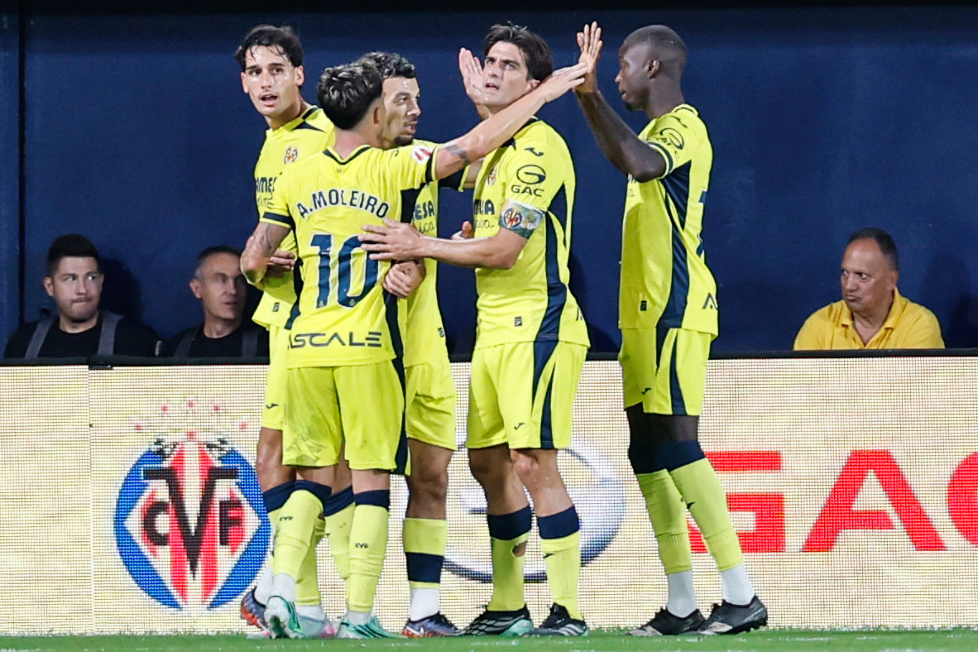 Jugadores del Villarreal celebrando un gol EFE