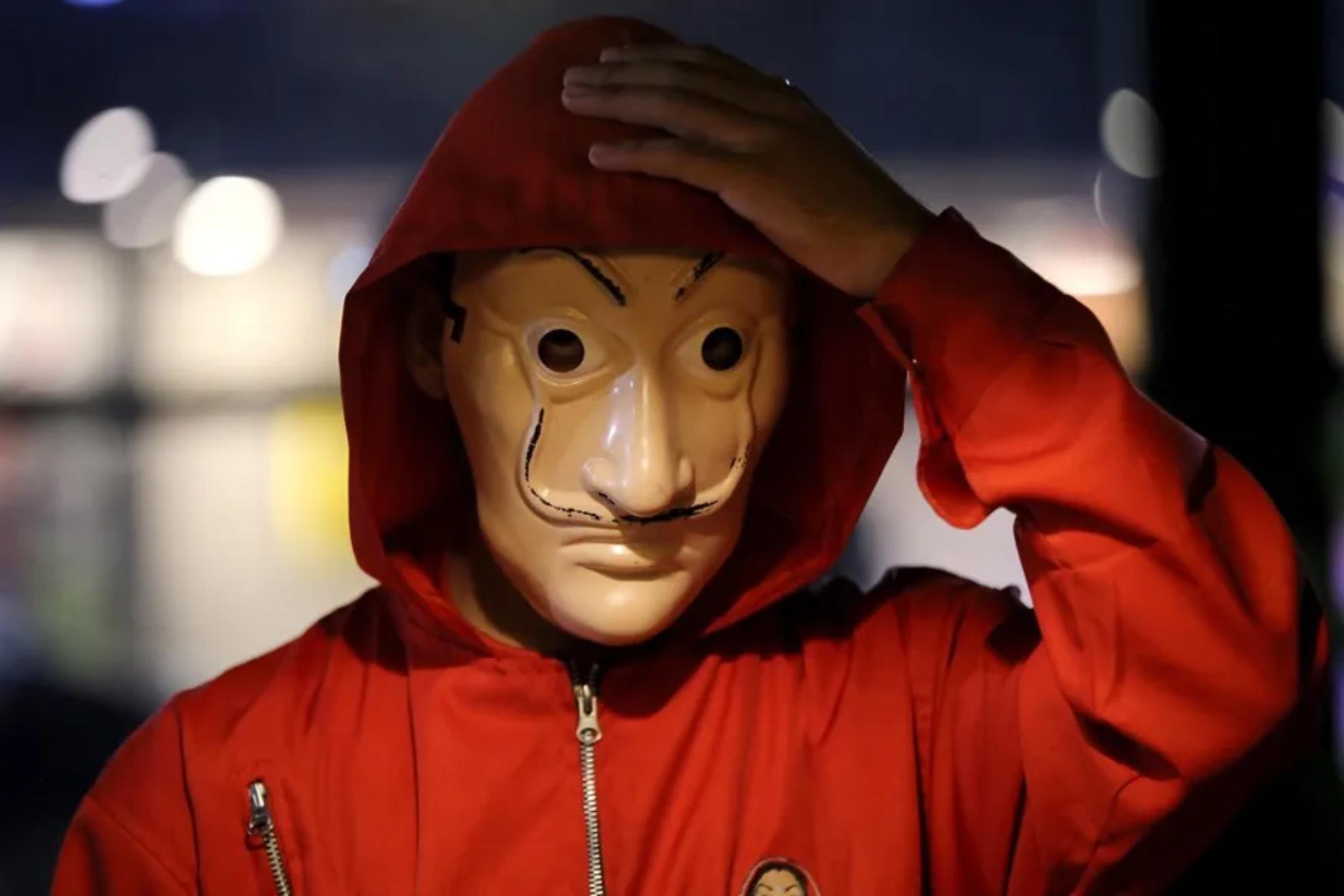 Detienen a un joven con una careta de 'La Casa de Papel' y un machete de 36 centímetros. EFE