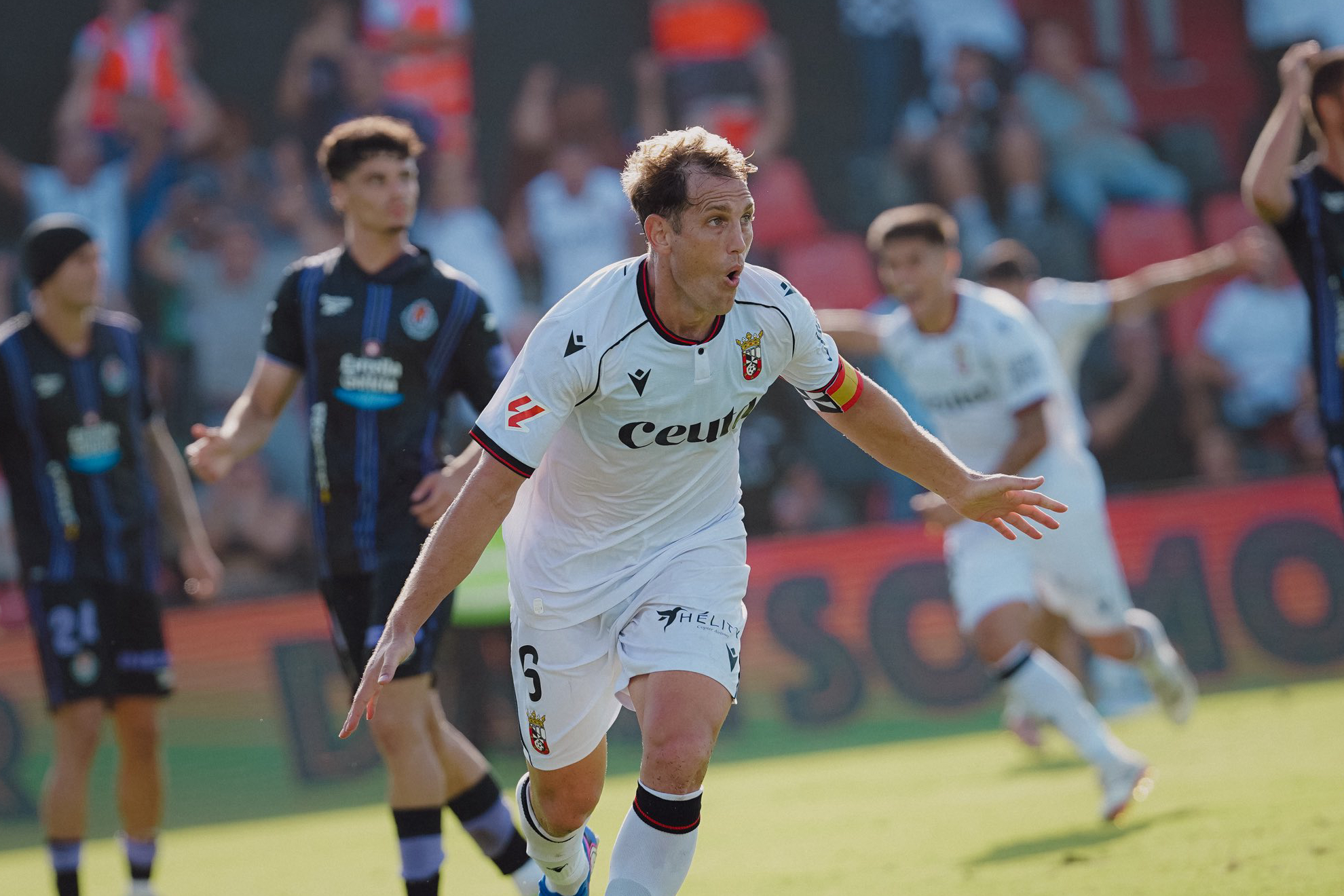 Carlos Hernández, celebrando su gol al Valladolid. AD CEUTA FC