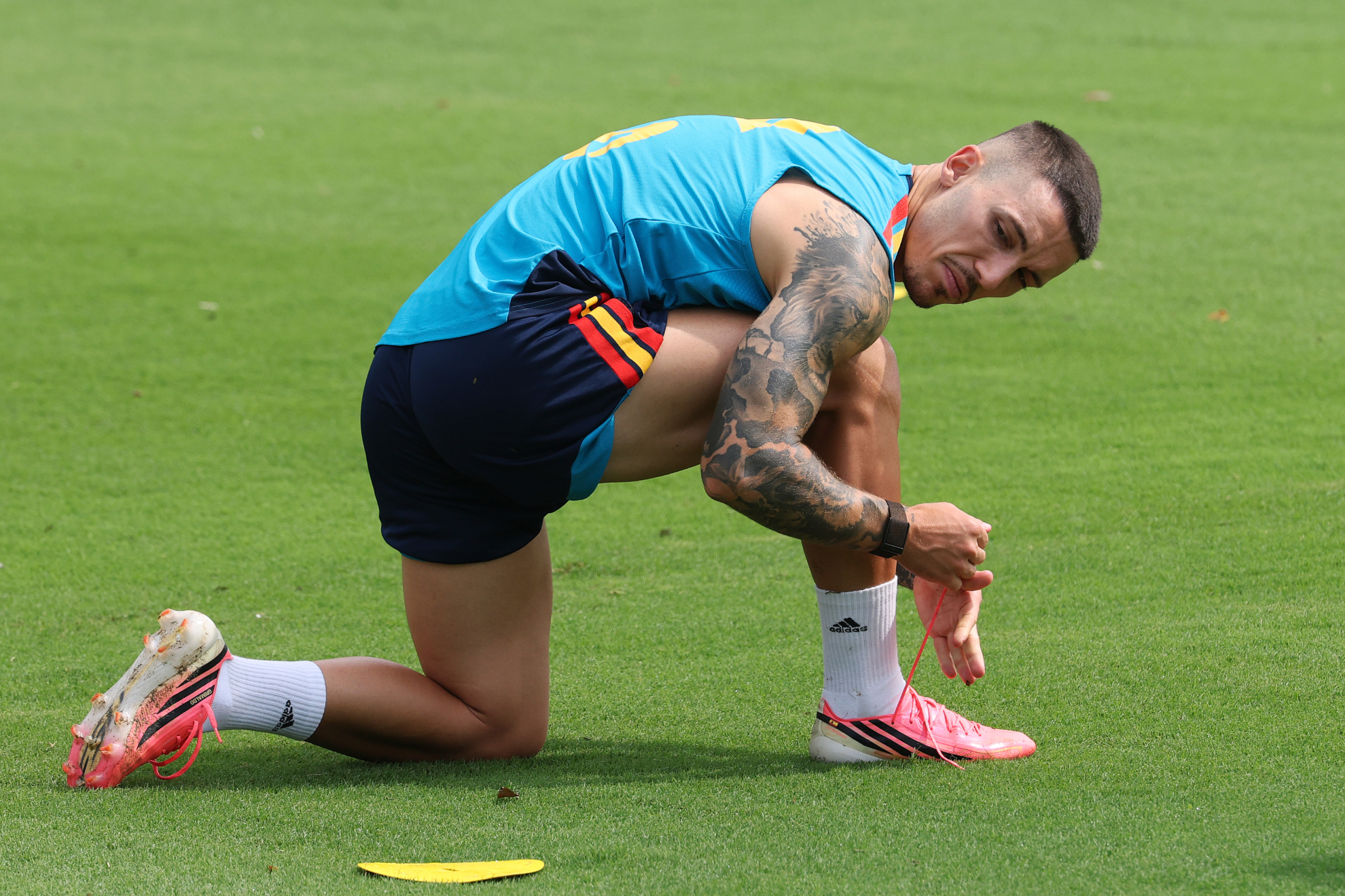 Grimaldo, durante un entrenamiento de la selección.