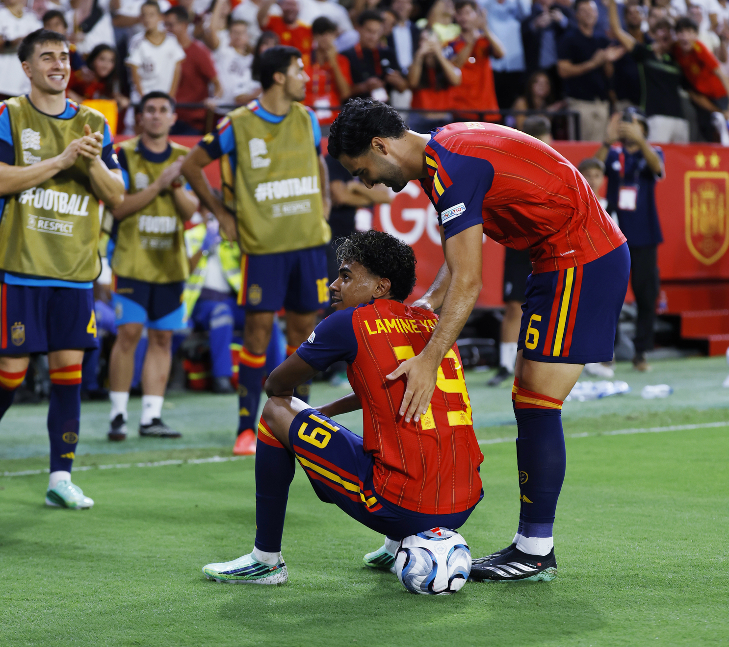Lamine Yamal celebra su segundo gol con España ante Croacia.