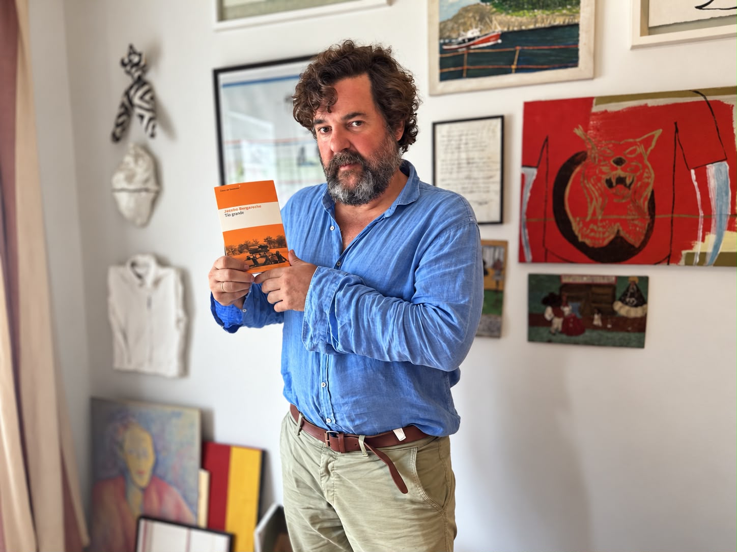 Jacobo, con su libro 'Tío grande' que se presenta este viernes en Madrid.