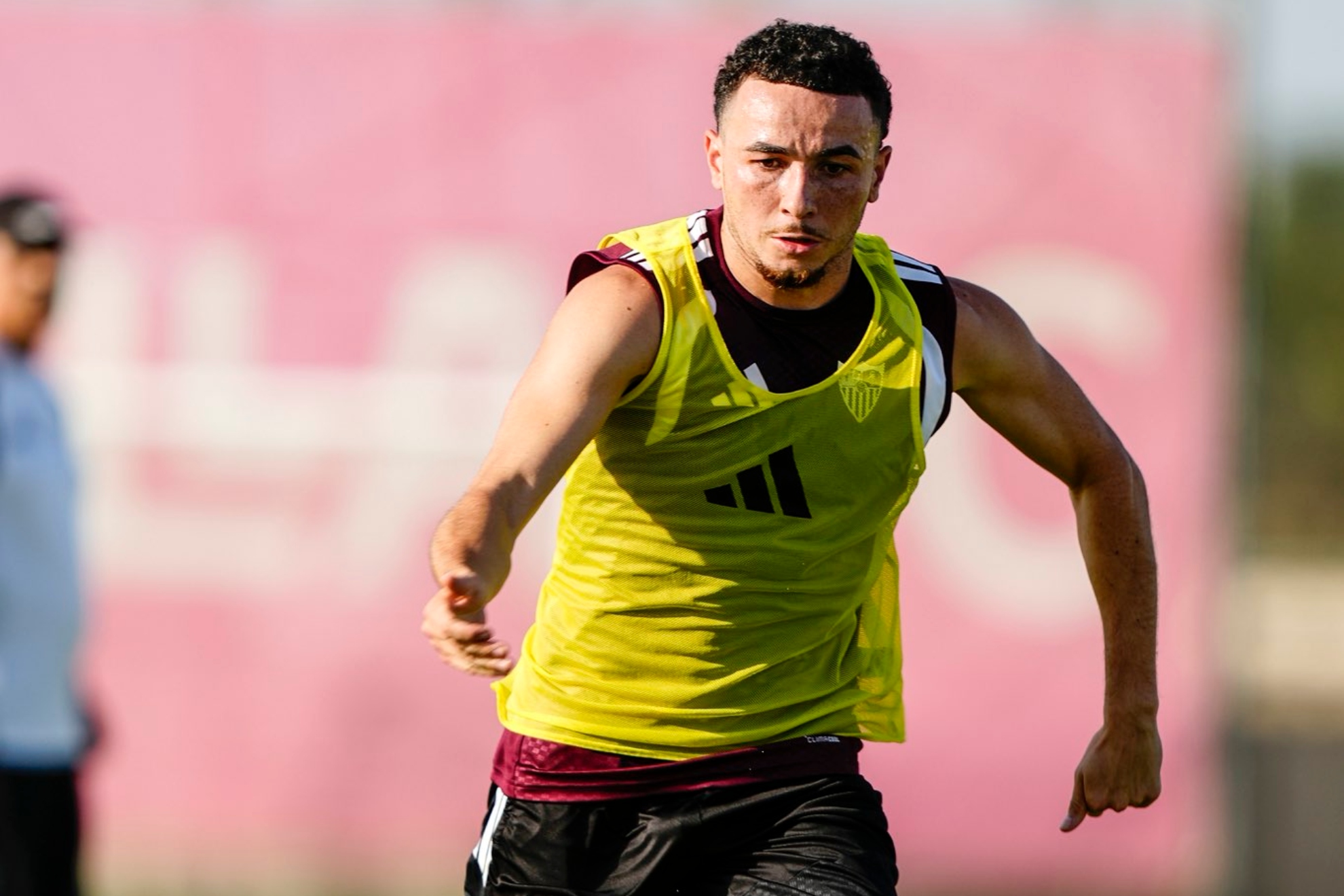 Vargas, en un entrenamiento con el Sevilla. @SevillaFC