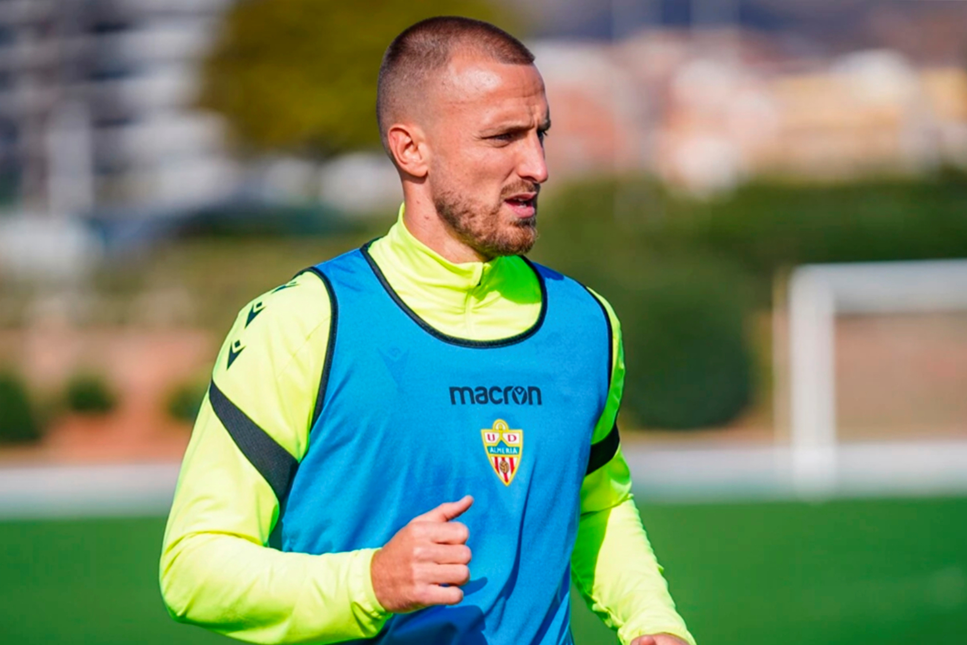 Rodrigo Ely, en un entrenamiento del Almería. MARCA
