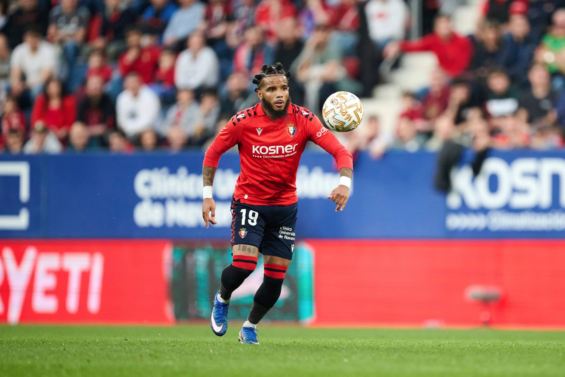 Valentin Rosier, con Osasuna. DANI FERNANDEZ
