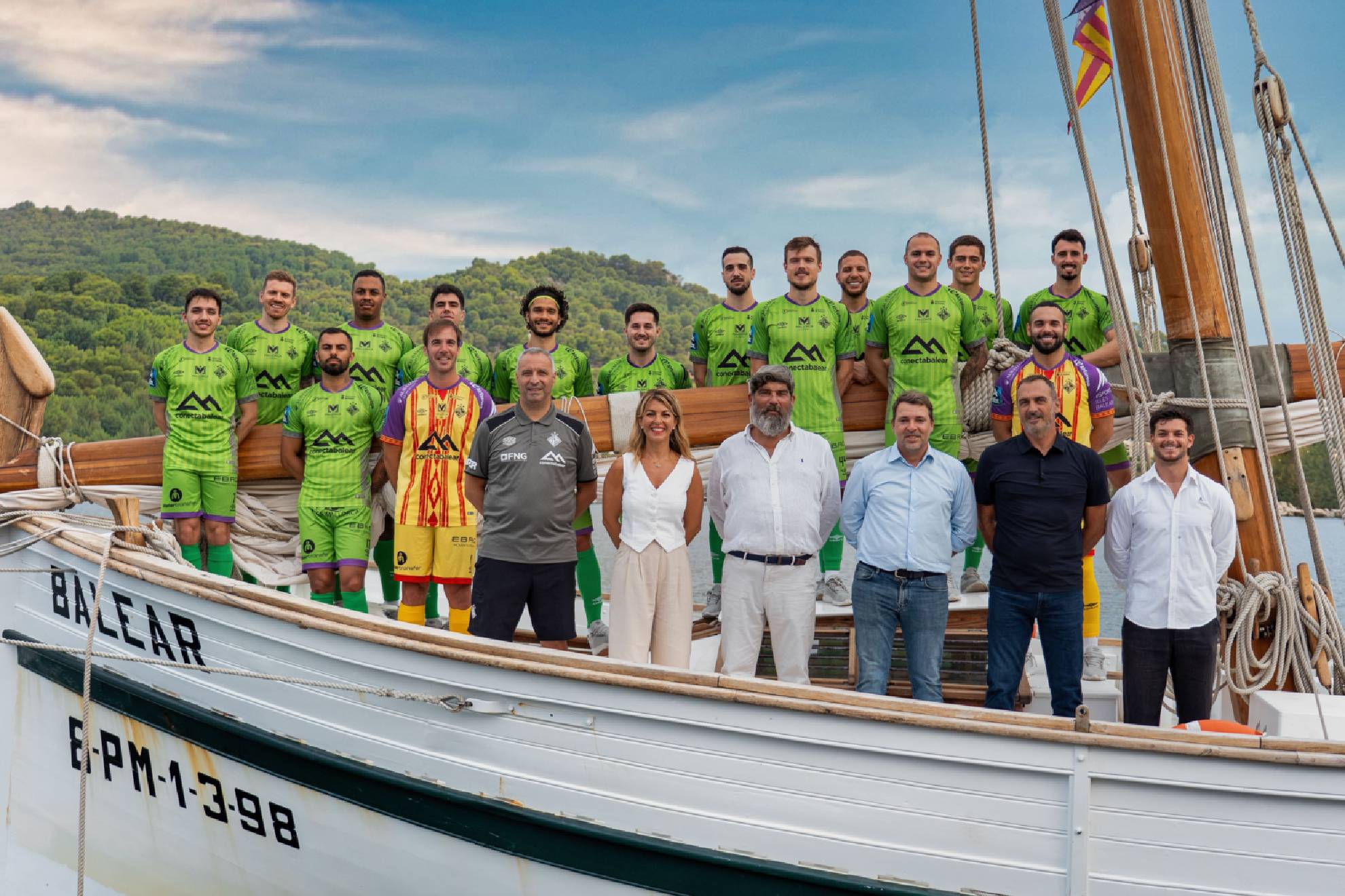 Foto oficial de Illes Balears Palma Futsal a bordo de la Balear ILLES BALEARS PALMA FUTSAL