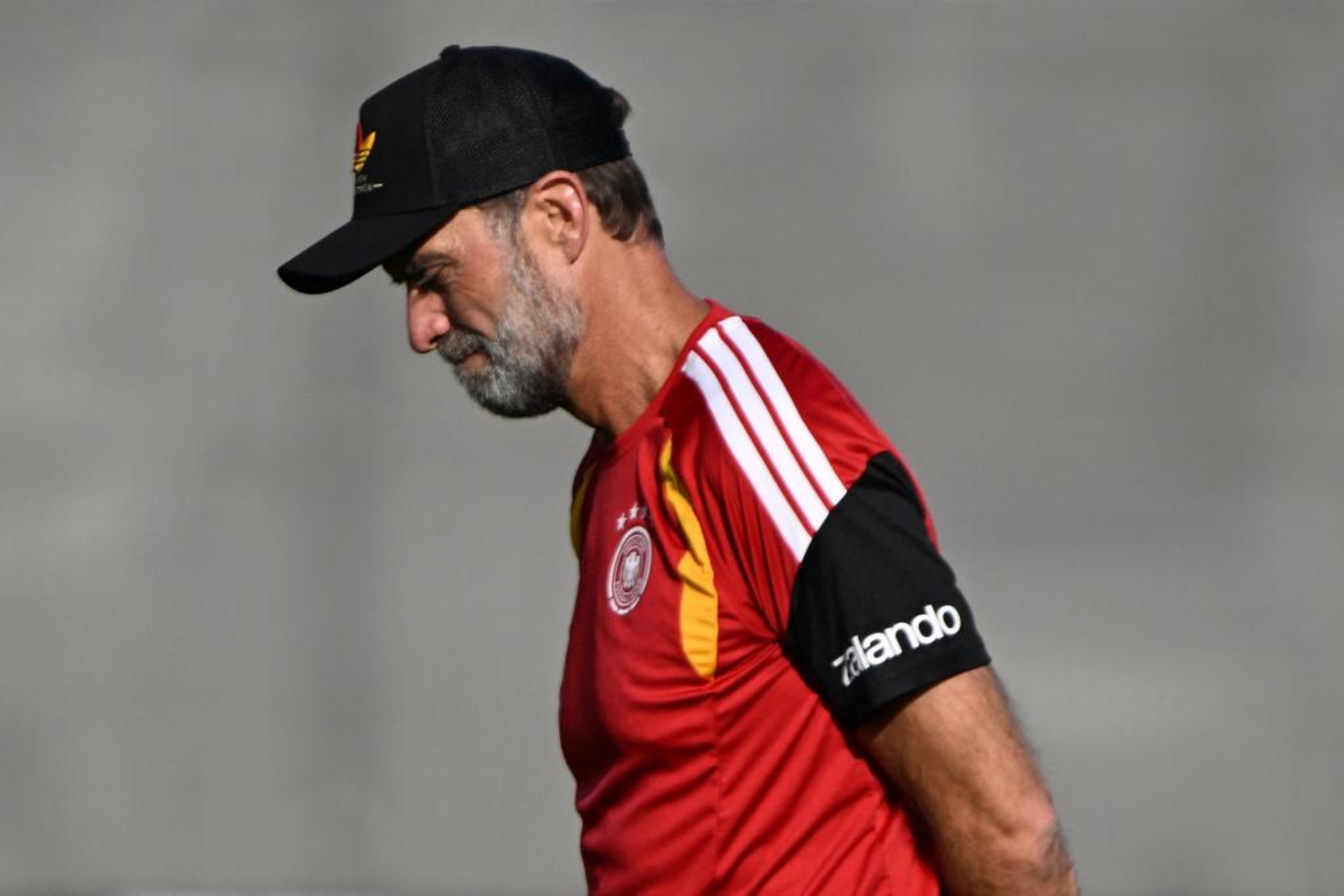 Klopp, cabizbajo, en un entrenamiento de la selección de Alemania. LAPRESSE