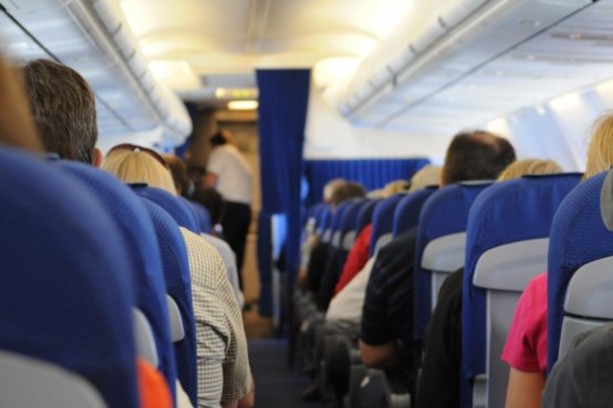 Pasajeros sentados en la cabina del avión EFE