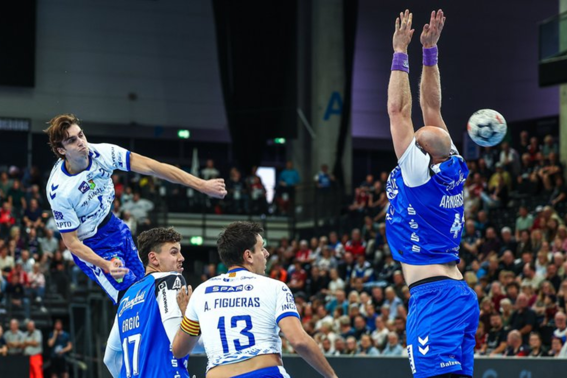 Un lanzamiento a puerta durante el partido. INGRID ANDERSON-JENSEN / @BMGRANOLLERS